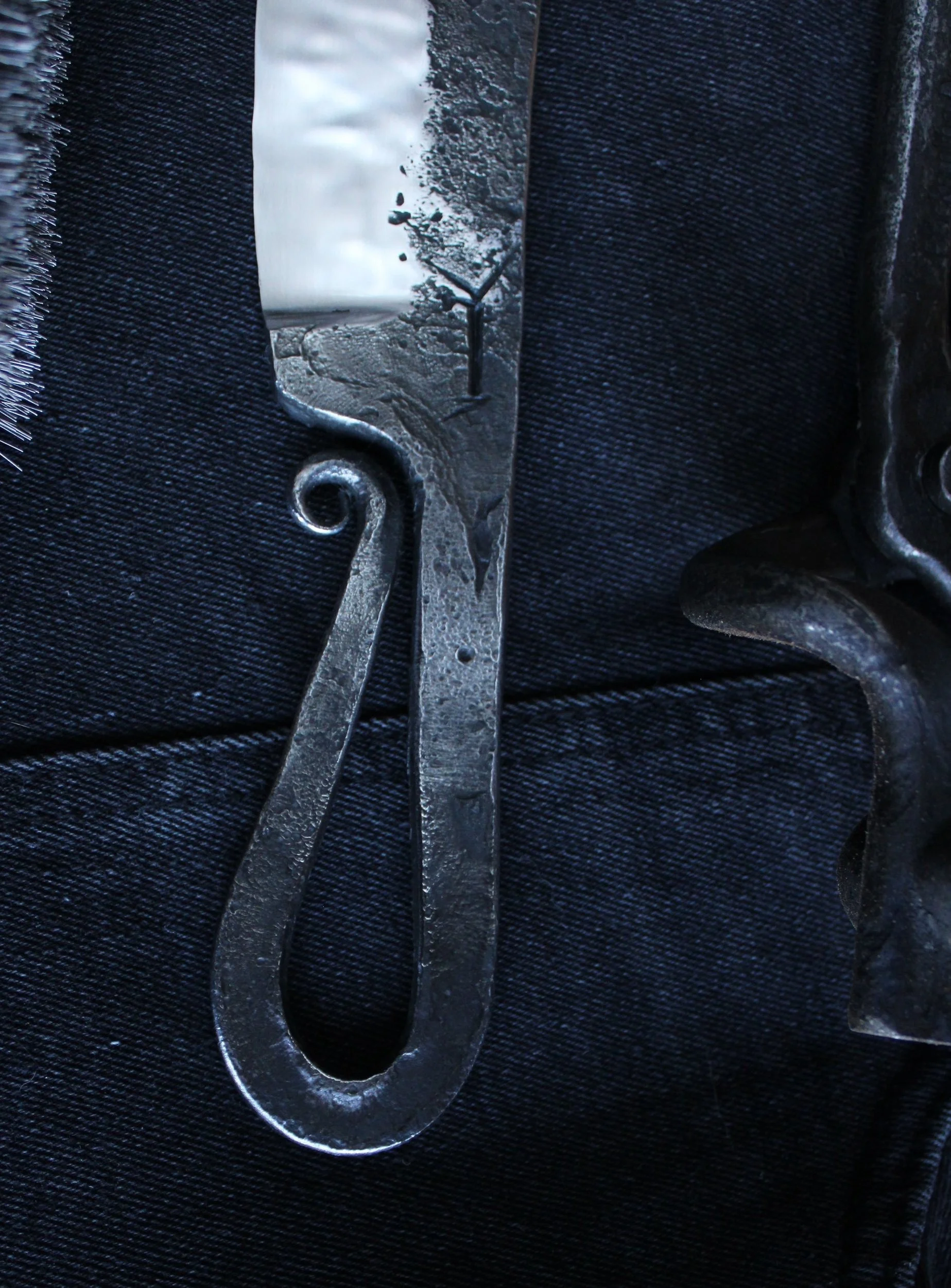 brute-de-forge-blacksmith-knife-handle