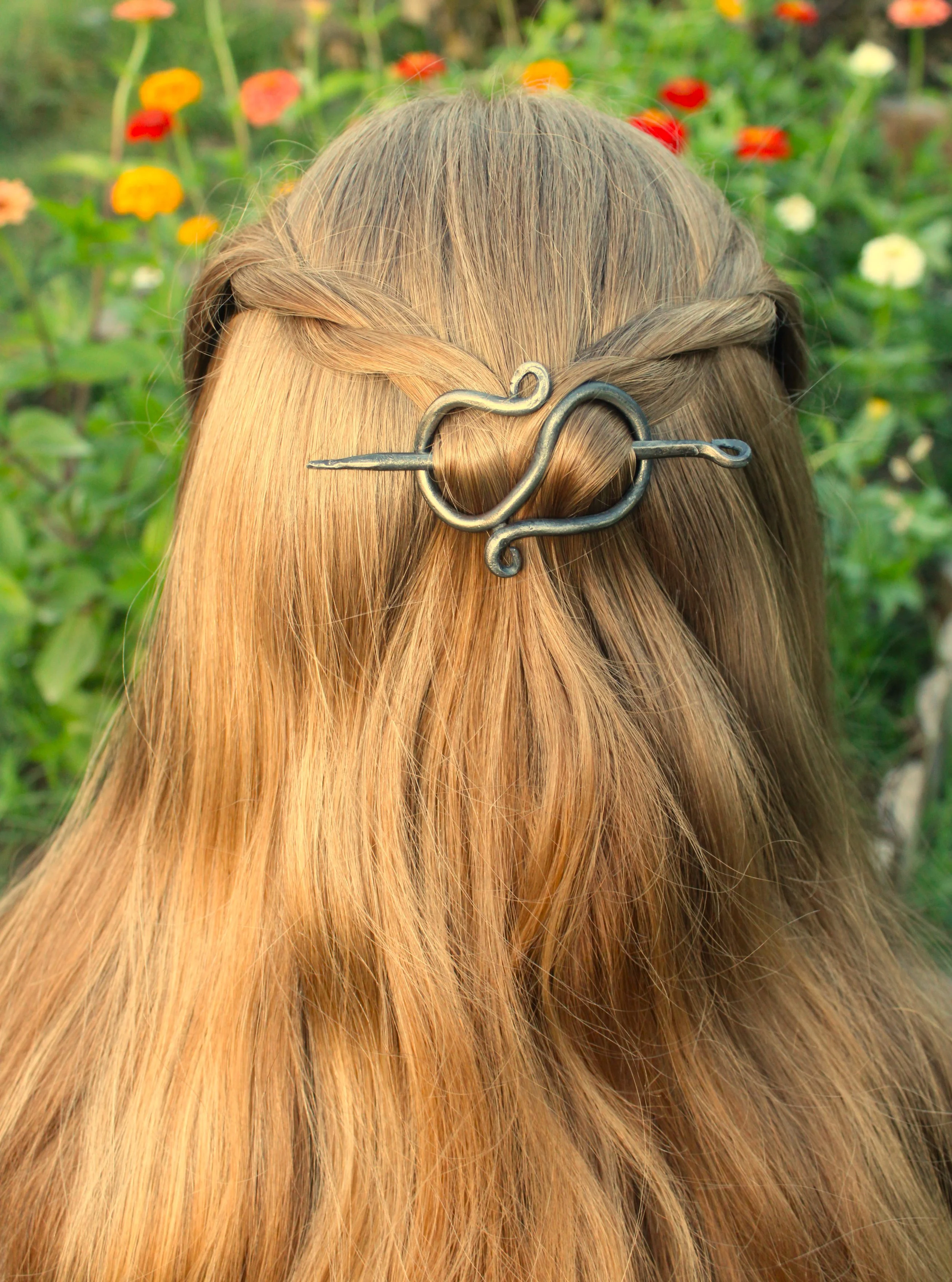 Figure eight hair pin for long hair