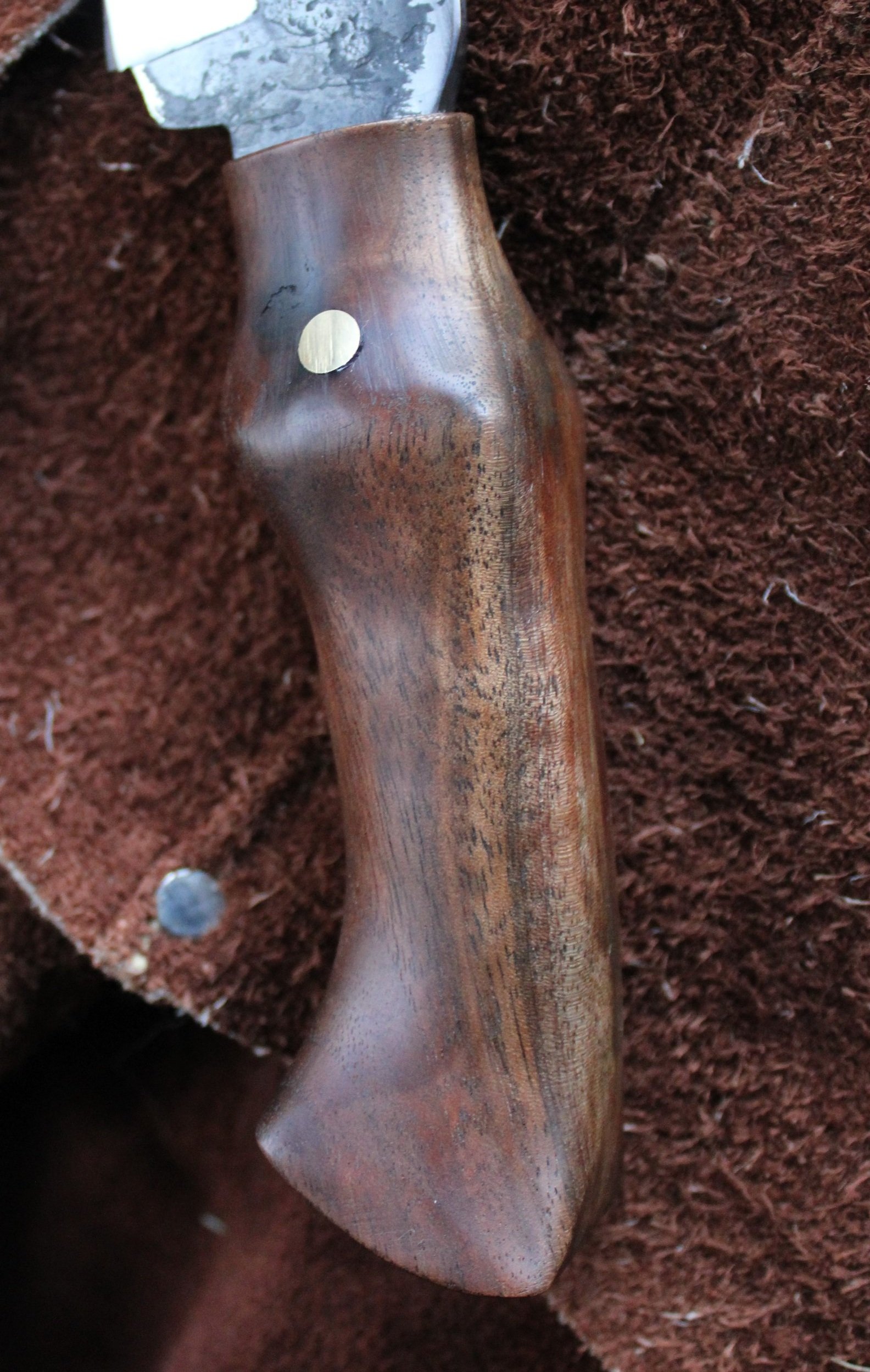 hand-made-walnut-utility-knife-handle