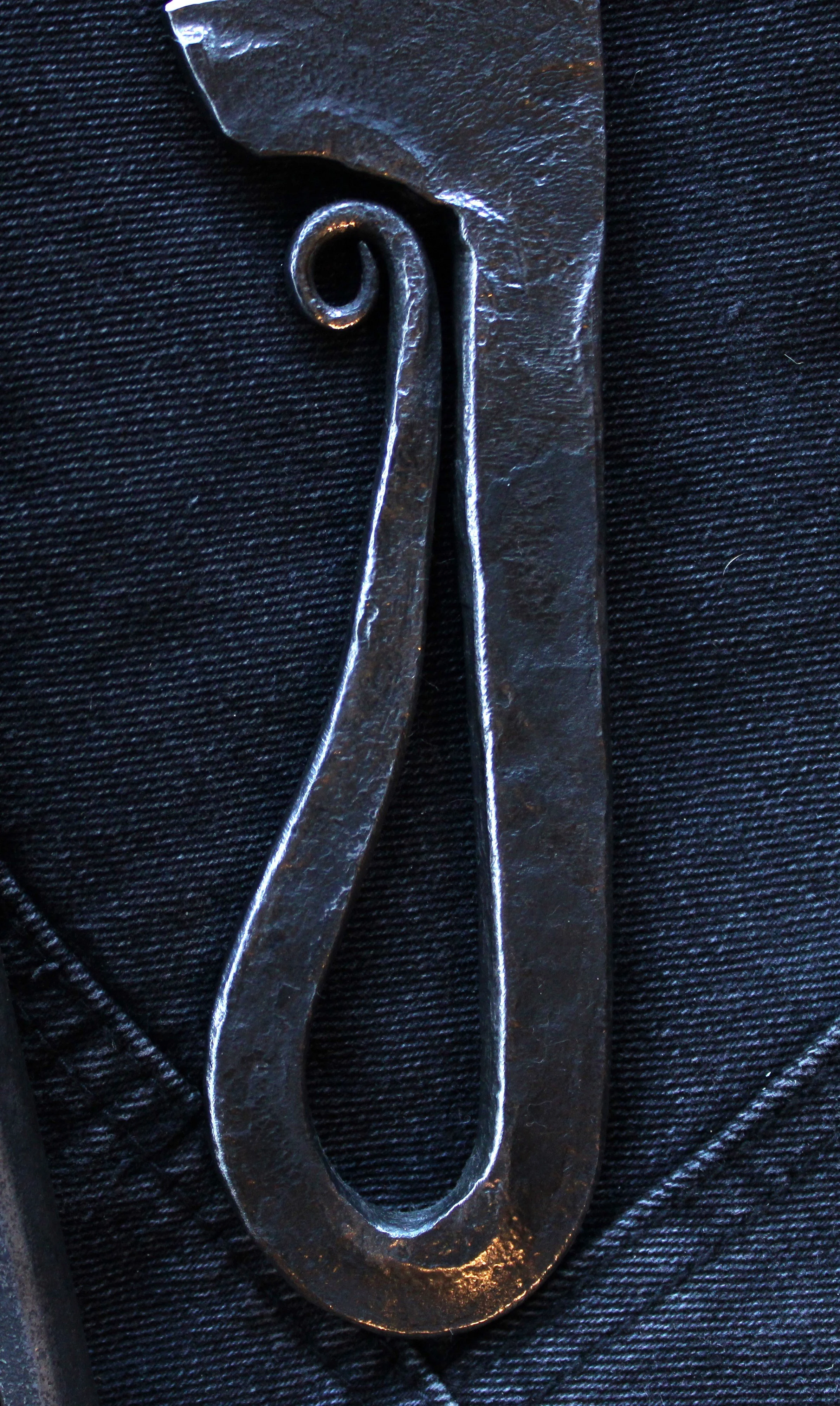 hand-forged-blacksmiths-knife-handle