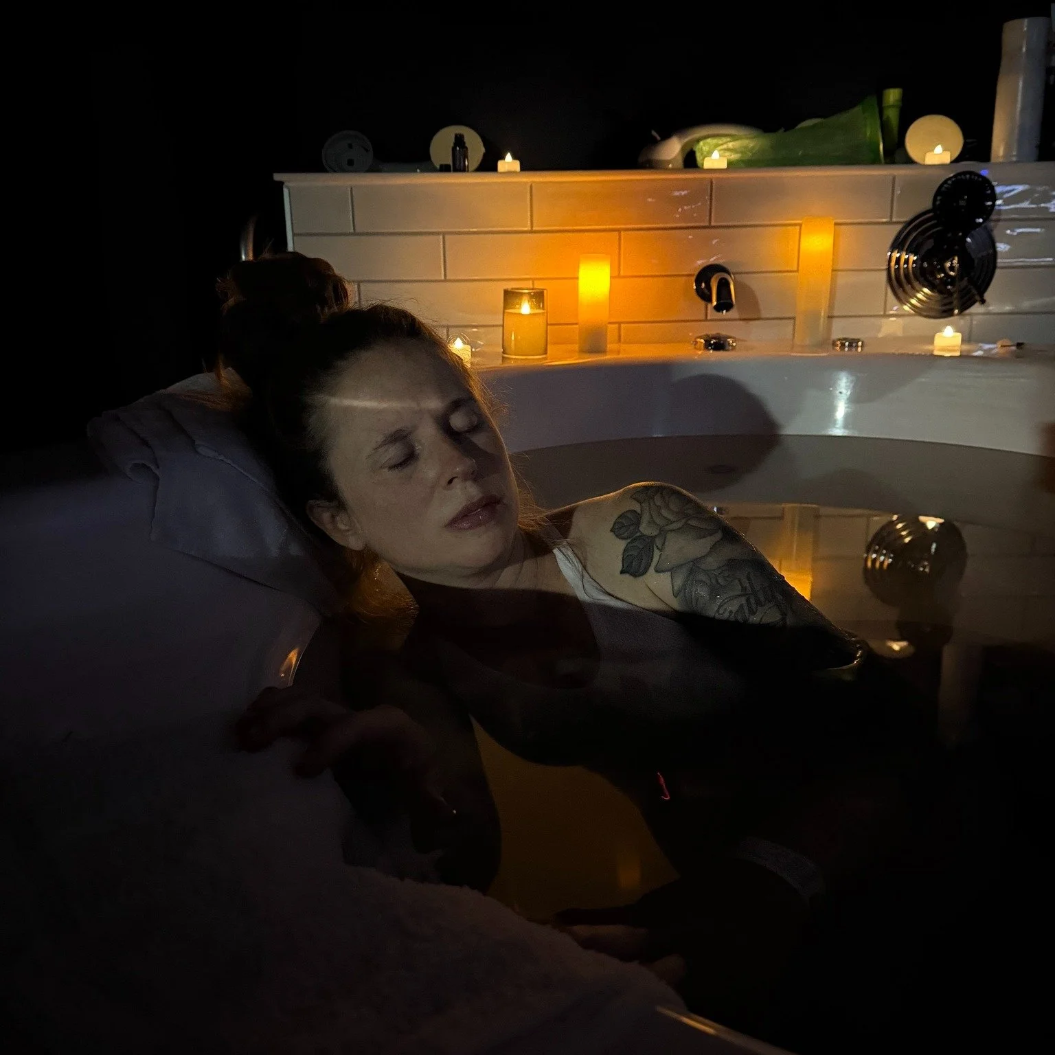 Float through labor, embrace the calm, and let the water carry you to your baby. 🌊✨ Indescribable strength in surrender. 💪

The January and February chills brought on many heartwarming labors, many of which were supported by soothing waters. 💙

#W