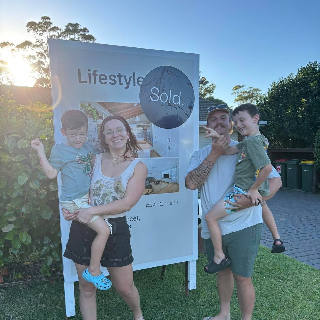 What a gorgeous photo ❤️

The sold sign is up and the smiles say it all. A huge congratulations to this beautiful couple! 🥂

Thank you for always trusting and supporting Strive on your home journey.

This one makes me so happy.

#LocalsSupportingLoc