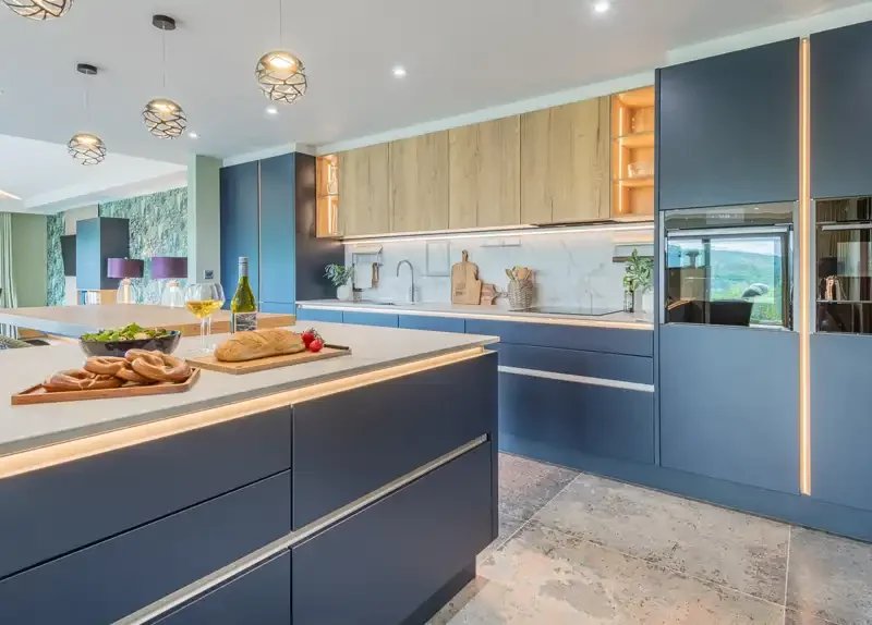 crook_blue _kitchen_oak_handleless
