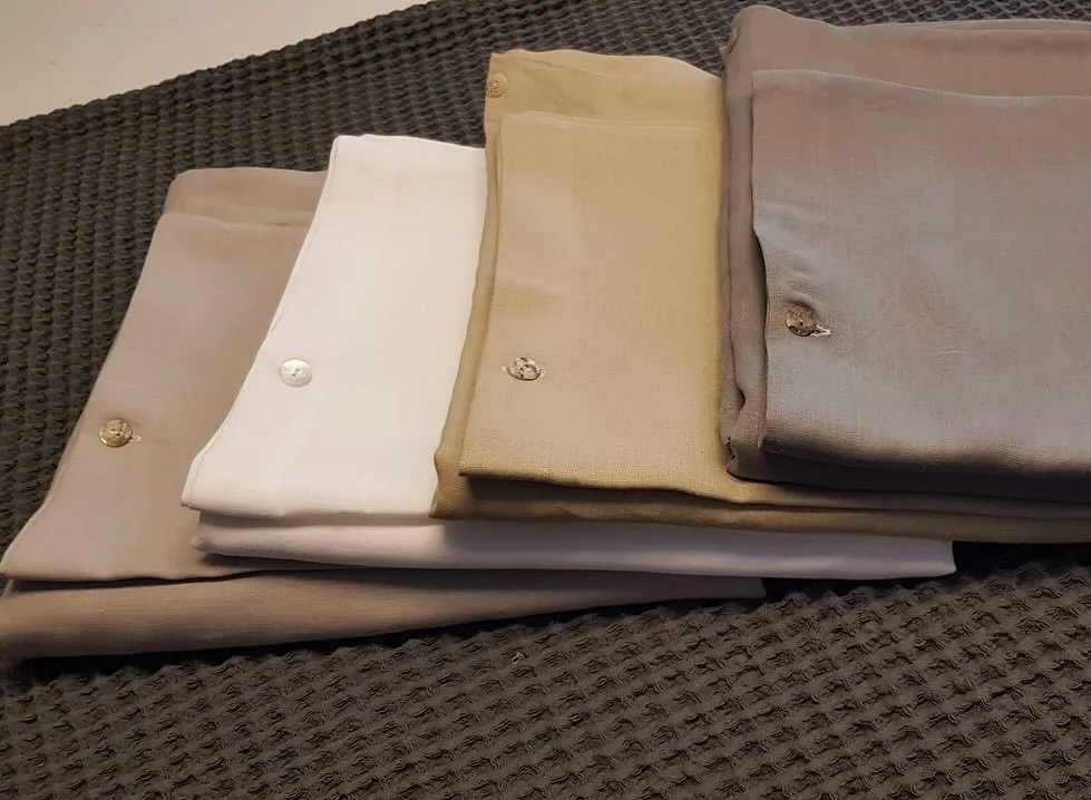 Vă așteptăm m&acirc;ine, 2 mai de la ora 11:00, cu brațele deschise la t&acirc;rgul de paște de la @agoracisnadioara 🐣pentru a vă surprinde cu țesături naturale, plăcute la atingere și nu &icirc;n ultimul r&acirc;nd sustenabile🌾