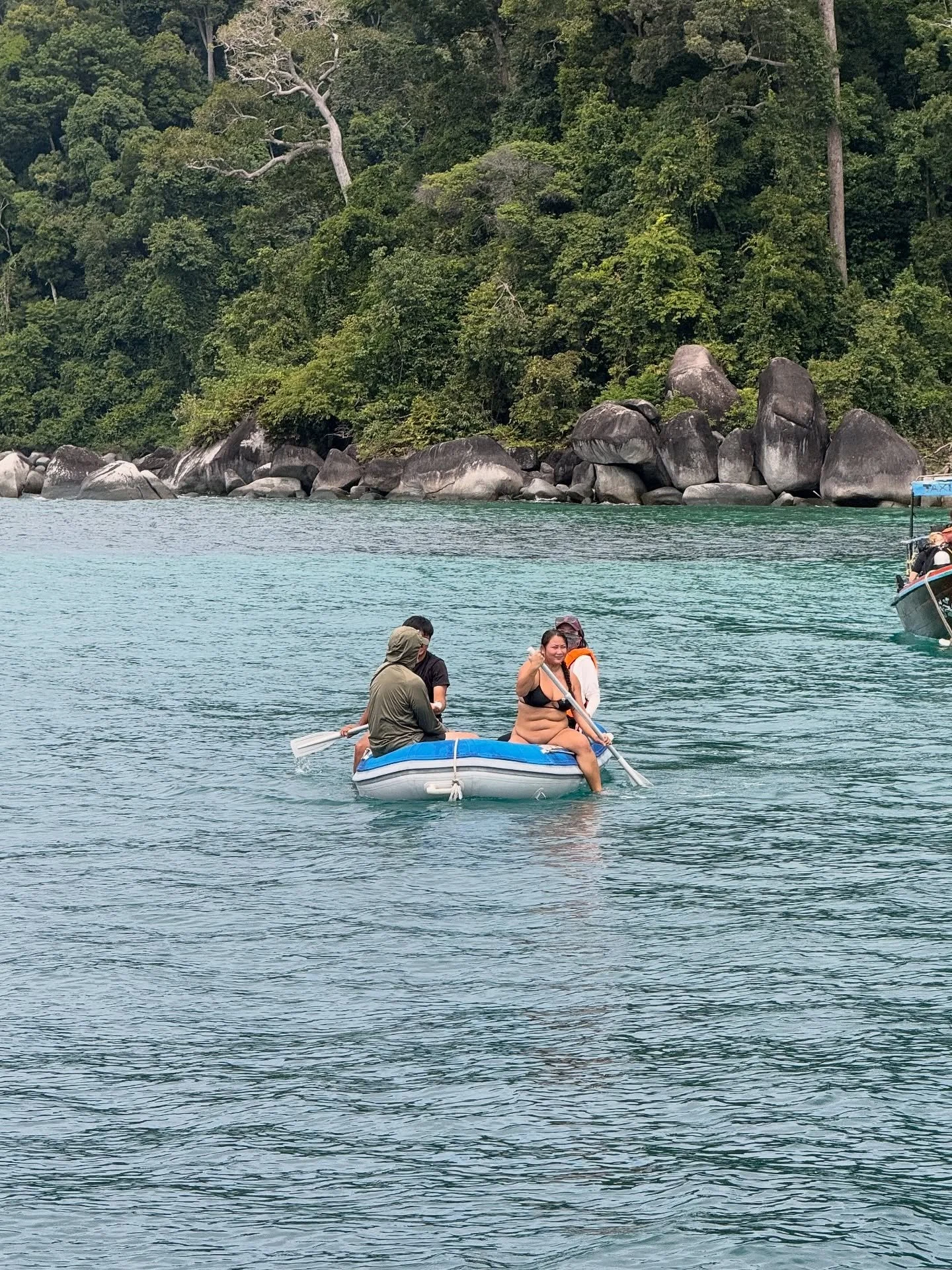 Competent crew being put through their paces,the dingy handling,they made it back to the yacht ⛵️😅👏redcapsailingschool.com in Langkawi, Malaysia, or contact us at: info@redcapsailingschool.com #rya #learntosail #sailingisasia #sailinglife #langkawi