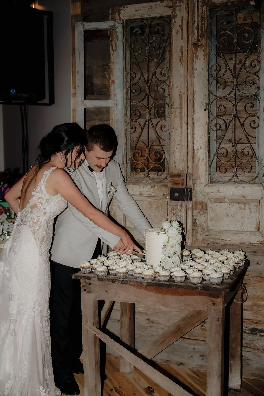 abrielle&zane-CliftonWoolshed-1030.jpg