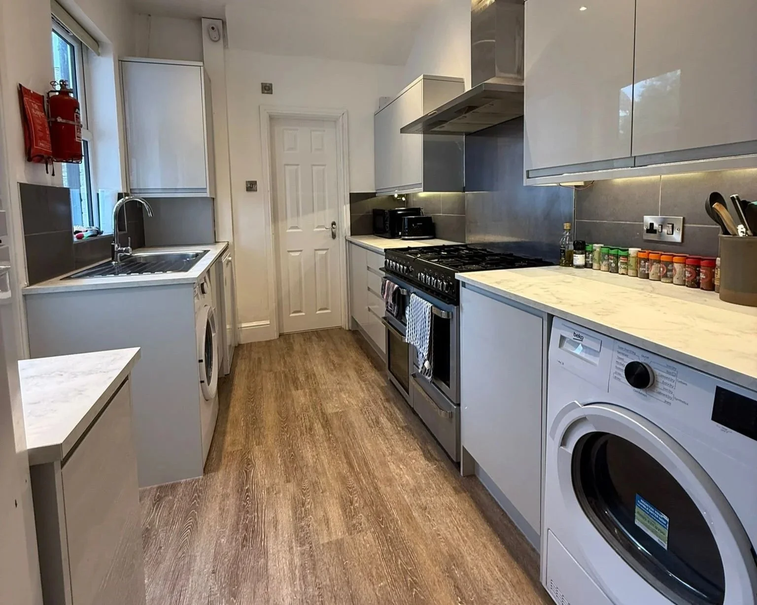 9+Grimsby+Terrace+-+Kitchen.jpg