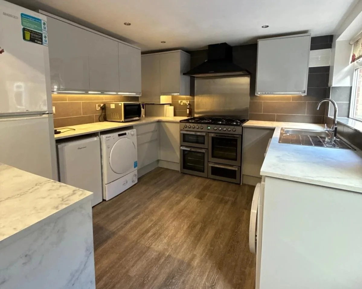 Rothesay+Avenue+-+Kitchen+%282%29.jpg