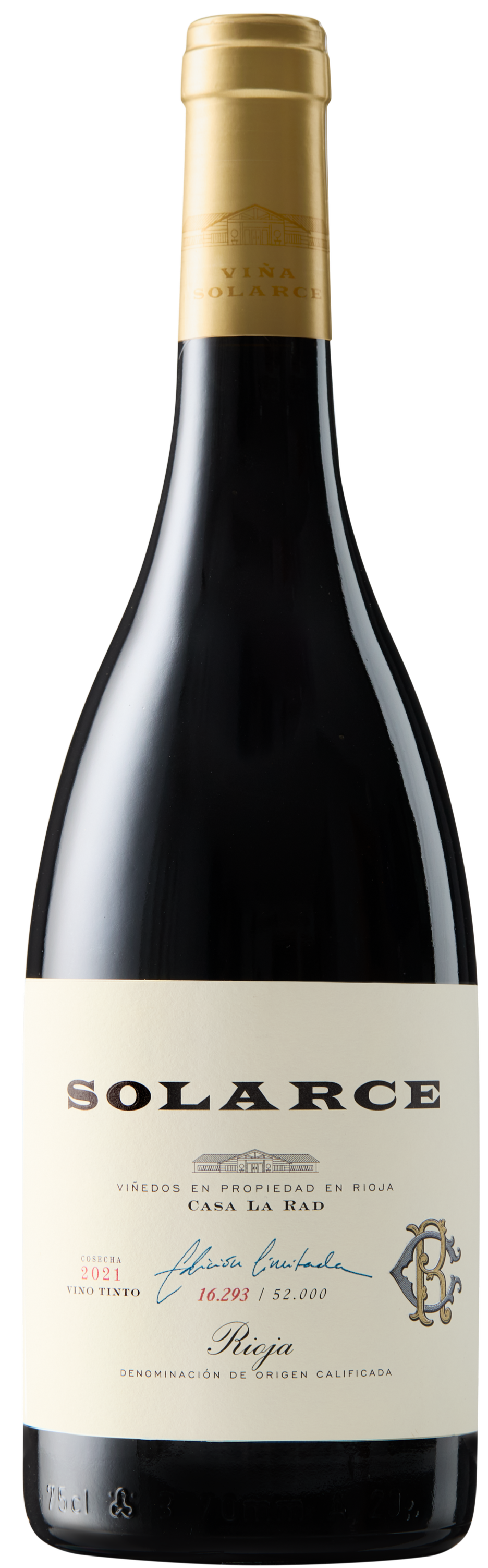 A bottle of Viña Solarce Tinto from the estate la Rad estate in Rioja Oriental