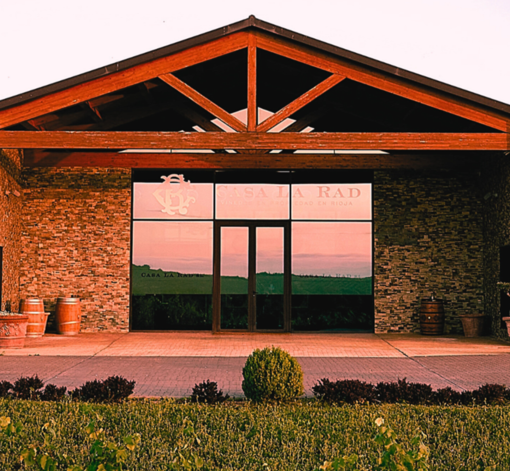 Facade of the Casa la Rad winery in Rioja Oriental