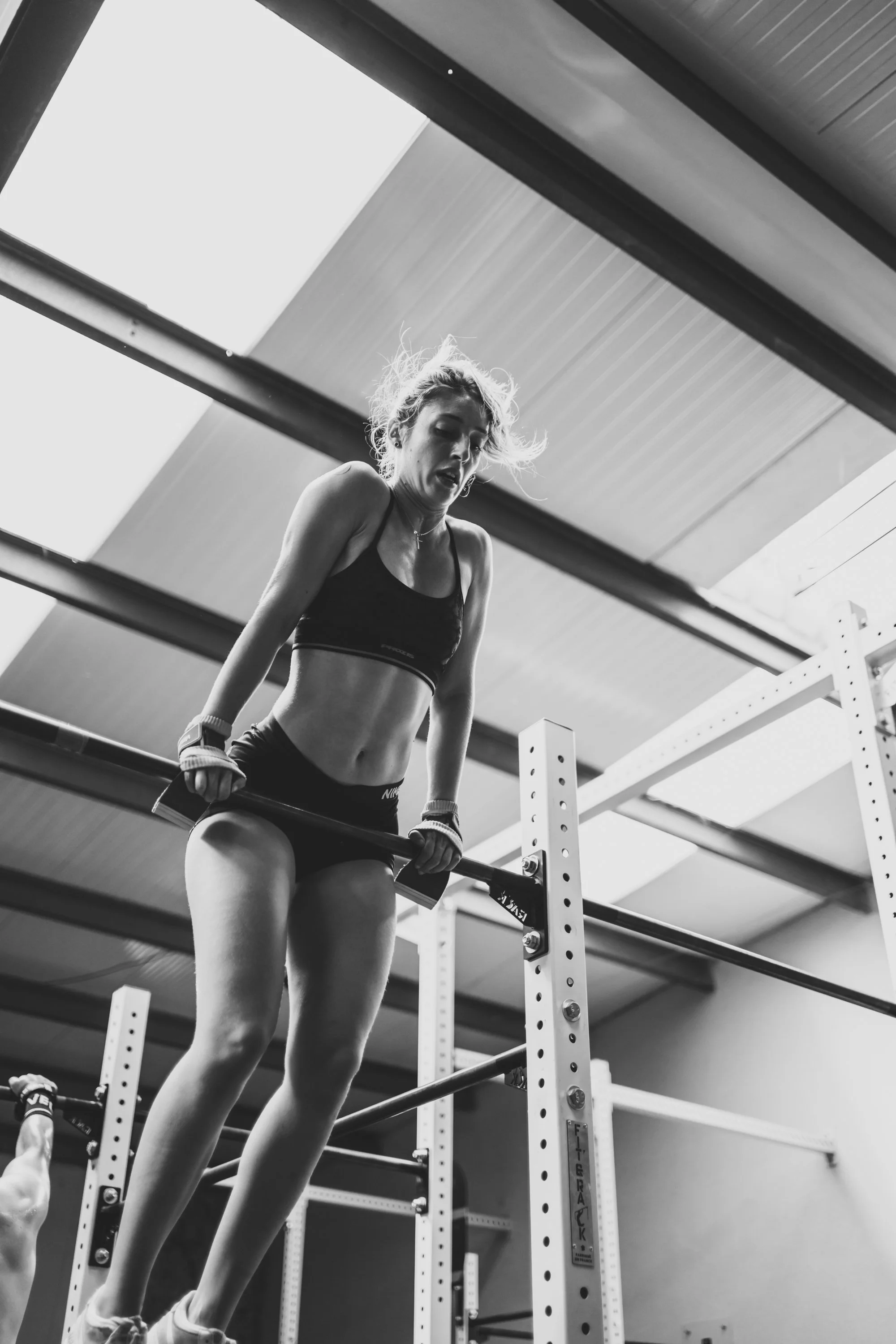 muscle up crossfit woman