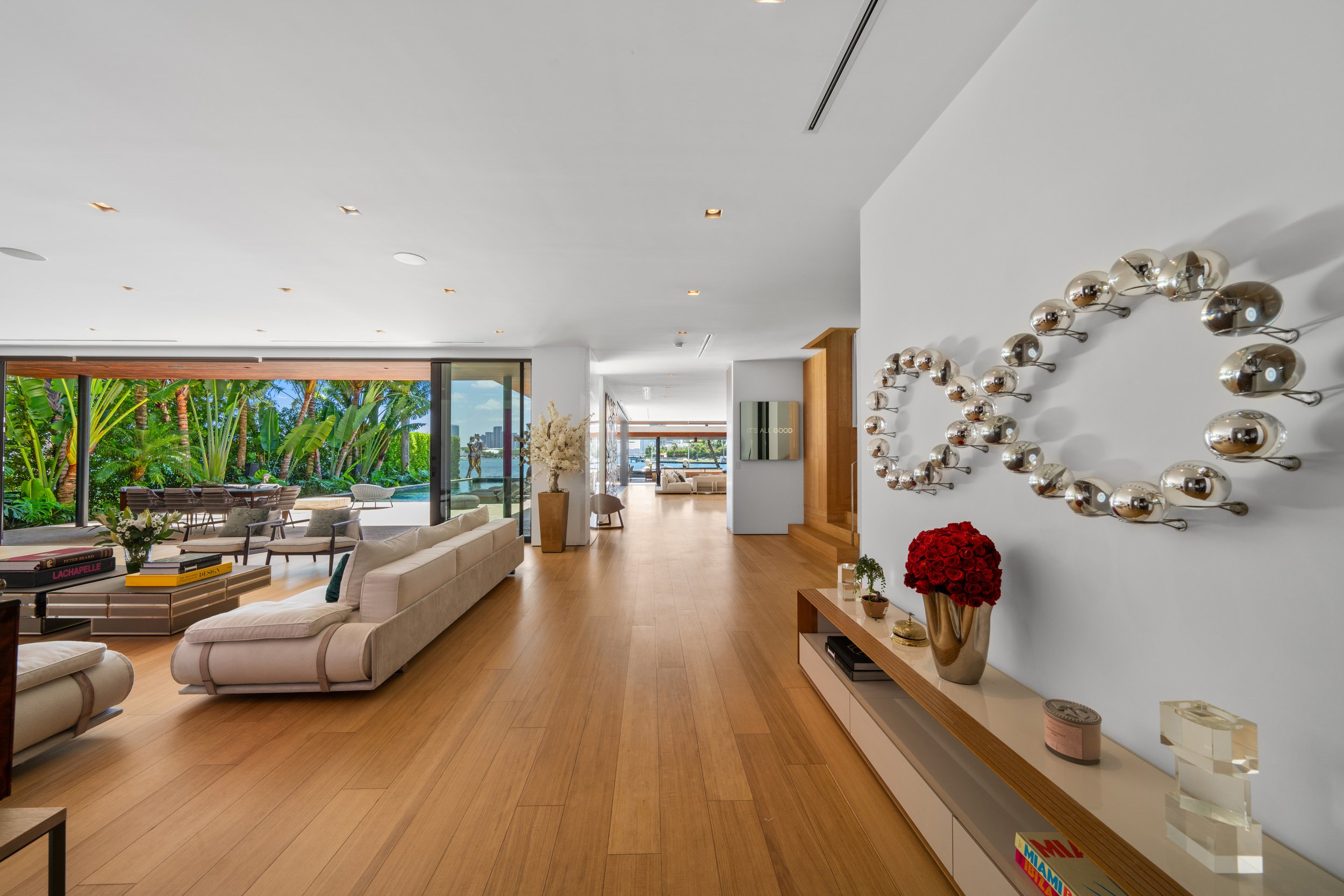 126 W San Marino Drive-3-5.jpg