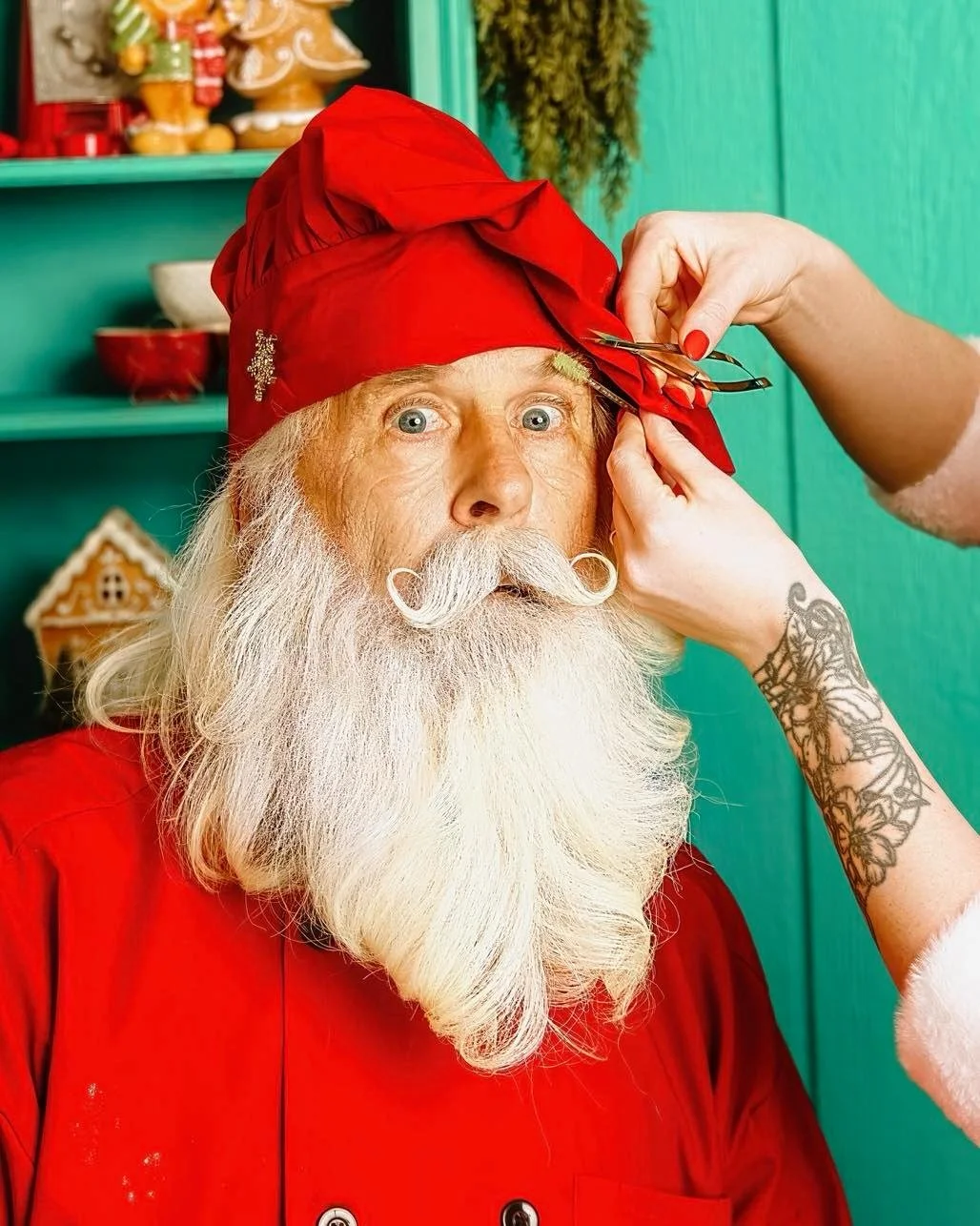 Proof that even the jolliest need a little brow maintenance! 🎅💅 

#okcbrows #okcbrowtint 
#okcbrowmapping
#okcbrowartist #okcbrowslayer #okcwaxing #okcbrazilianwax #oklahoma #edmondok #yukonok #piedmontok #oklahomacity #okc