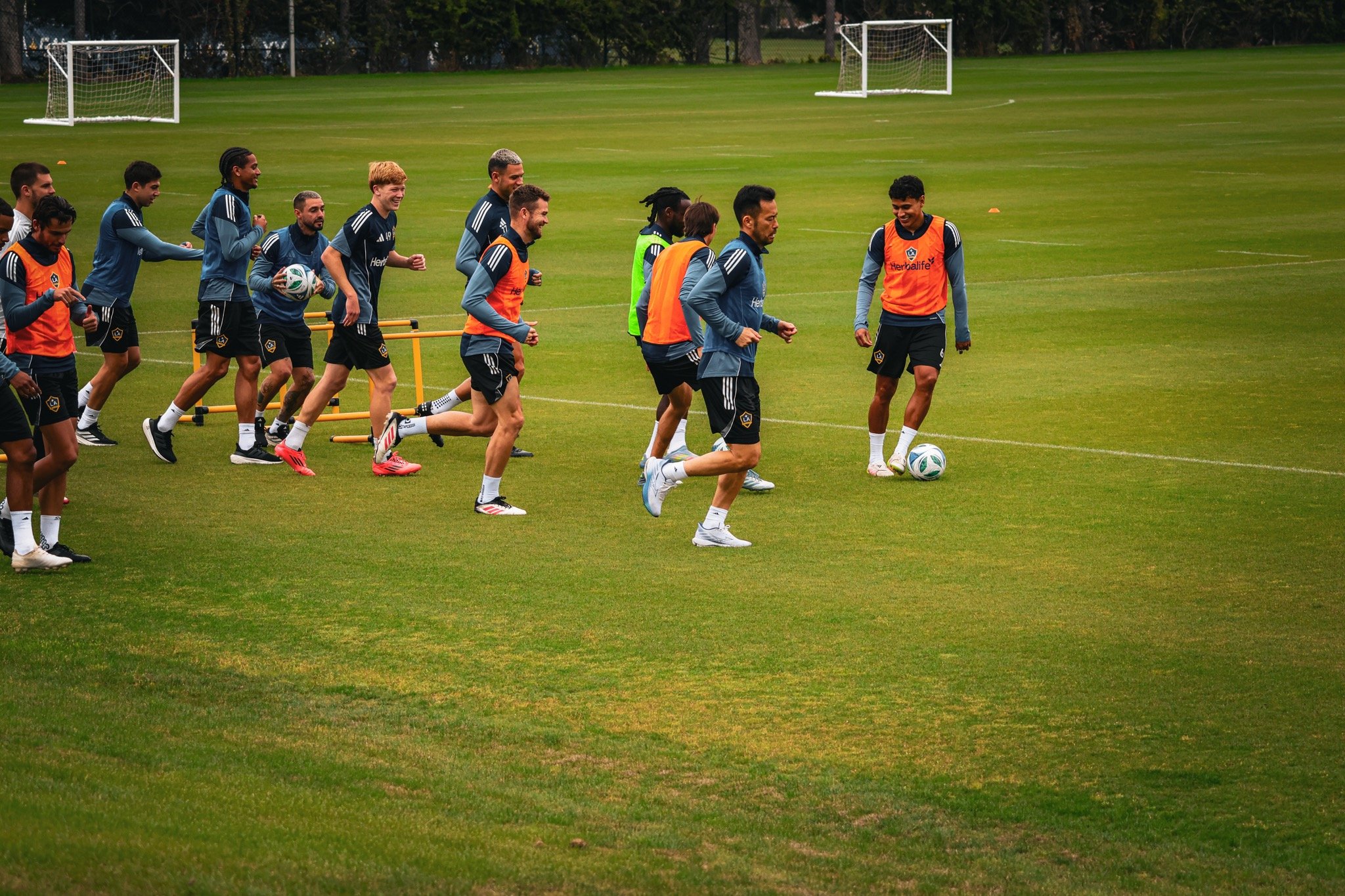 LA Galaxy training ahead of LAFC the 25th edition of &ldquo;El Tr&aacute;fico&rdquo; 
⚽️🏟️ @lagalaxy vs @lafc @mls 
📸 @365futbolmania