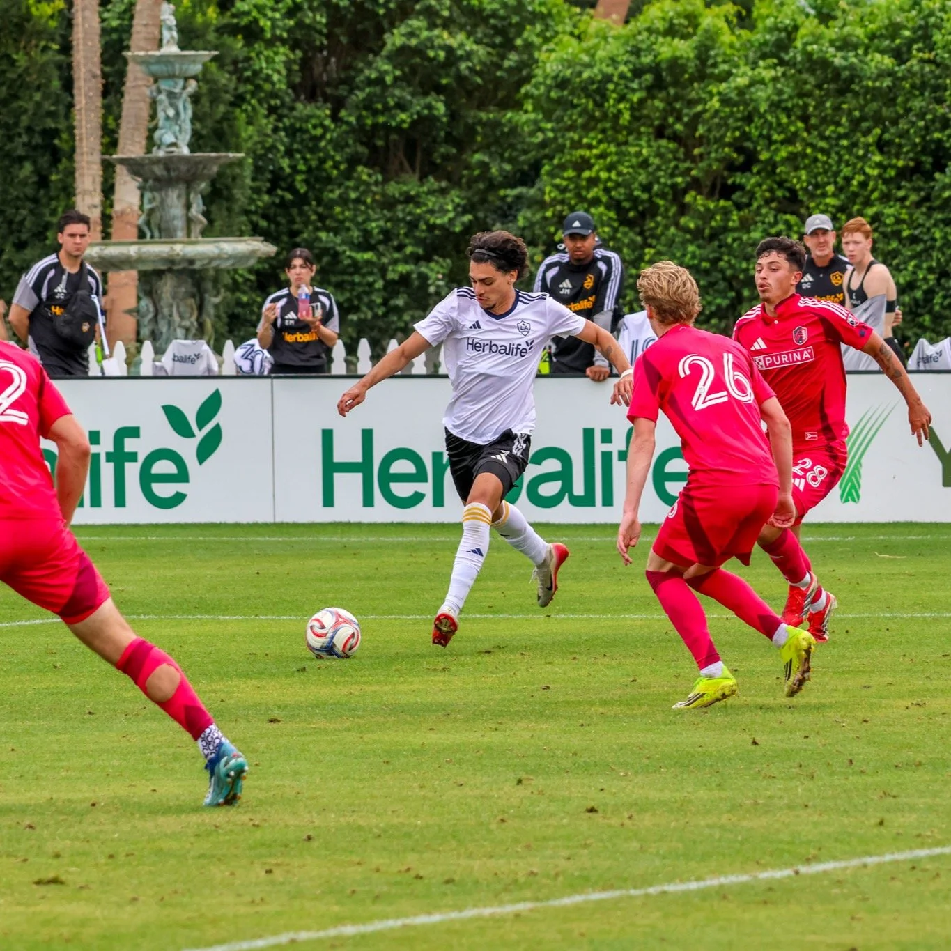 Matheus Nascimento scoring at Coachella Valley Invitational versus St. Louis City ⚽️🏟️☀️☄️🥅😮&zwj;💨 @lagalaxy @mls @mlses @coachellavalleyinvitational #lagalaxy #mls #futbol #soccer m.nascimento_09 

📸 @365futbolmania