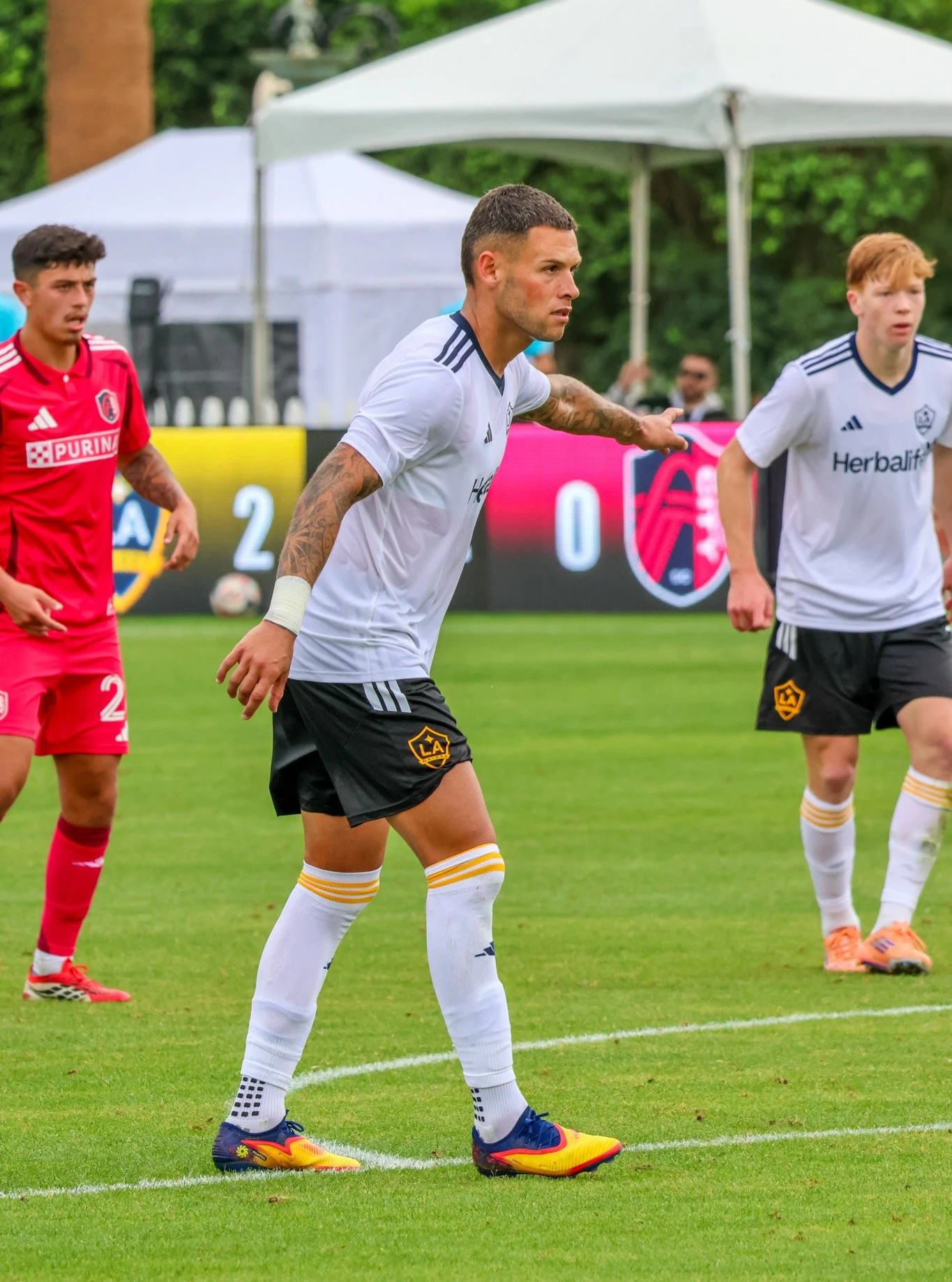 LA Galaxy Forward Christian Ram&iacute;rez at Coachella Valley Invitational versus St. Louis City ⚽️🏟️☀️ @mls @lagalaxy @mlses @coachellavalleyinvitational 
#mls #lagalaxy #futbol #soccer 
CR17 @christianramirez_21 
📸 @365futbolmania
