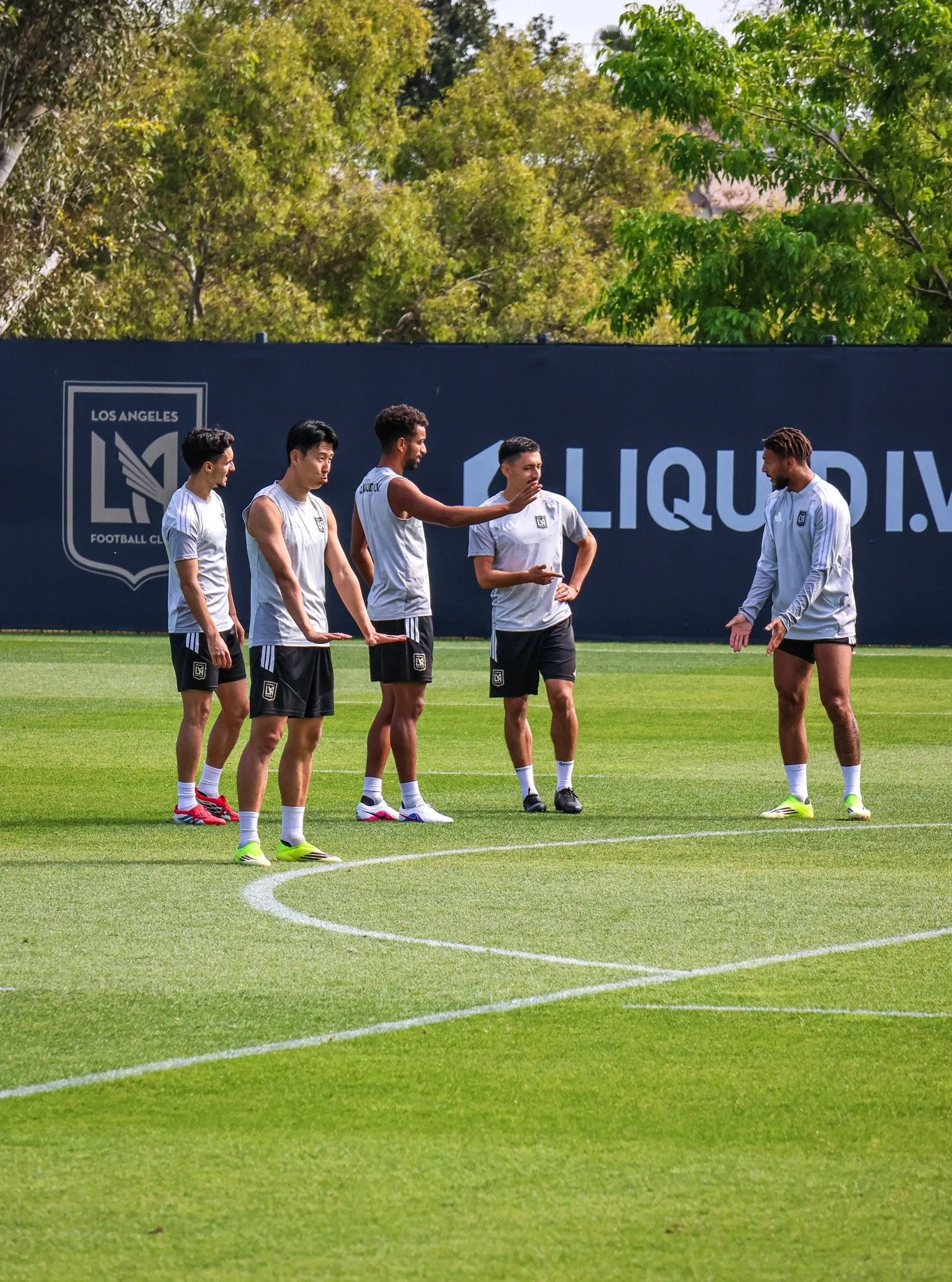 LAFC Forward Son Heung-Min &ldquo;Sonny&rdquo; and friends practicing shots ahead of 2026 MLS season ⚽️🥅 @hm_son7 @lafc @mls 

📸 @365futbolmania 
Stay Tuned for Training Video 
Subscribe to our Youtube Channel 365futbolmania to see it first ! Link 