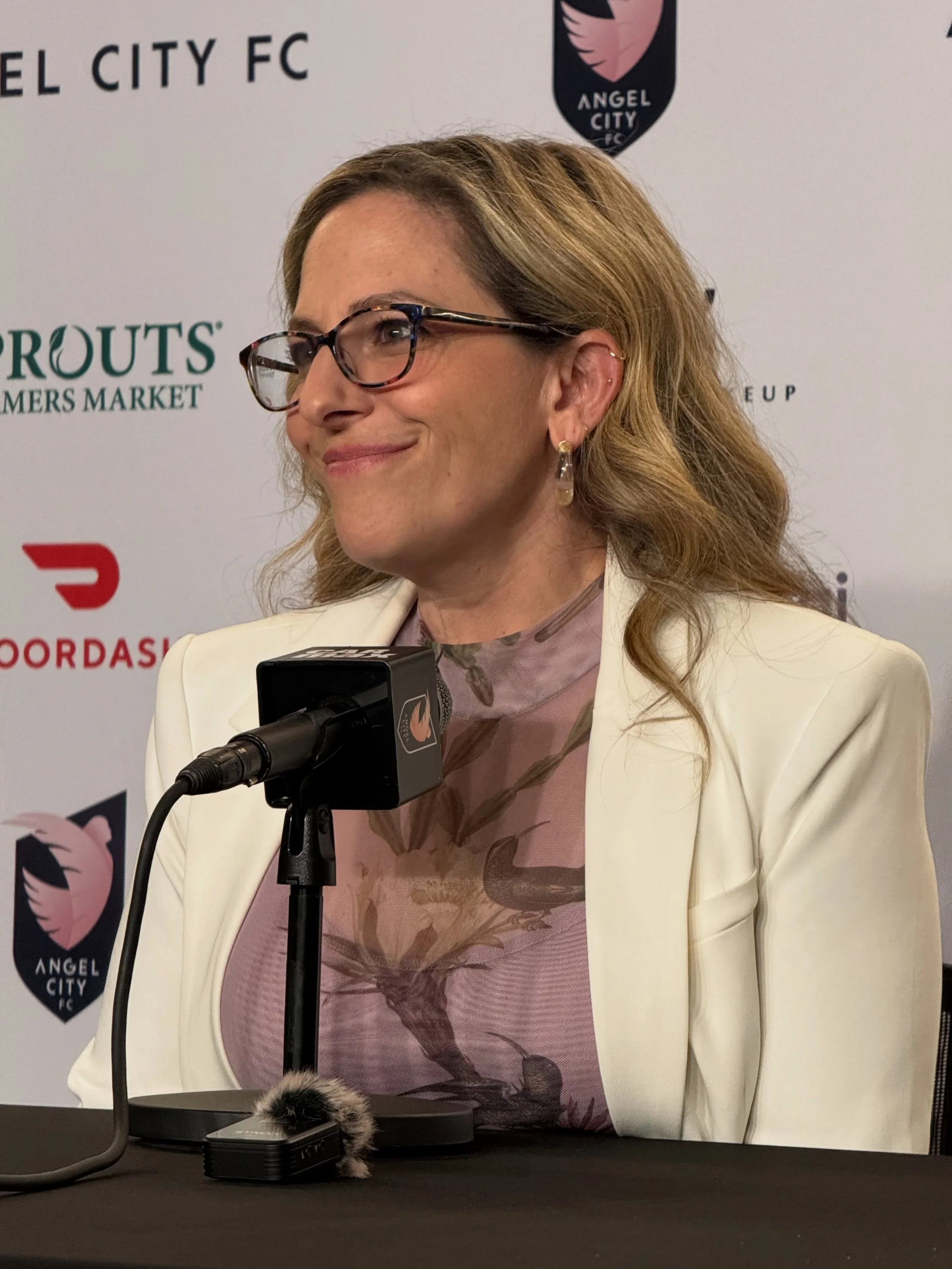 ⚽️🏟️ NWSL Commissioner Jessica Berman
speaks to the media at BMO Stadium about the NWSL Calendar, Domestic and international players(Increasing Roster Spots), and more collaborations with LigaMX Femenil in the future (Player Transfers &amp; Marketin