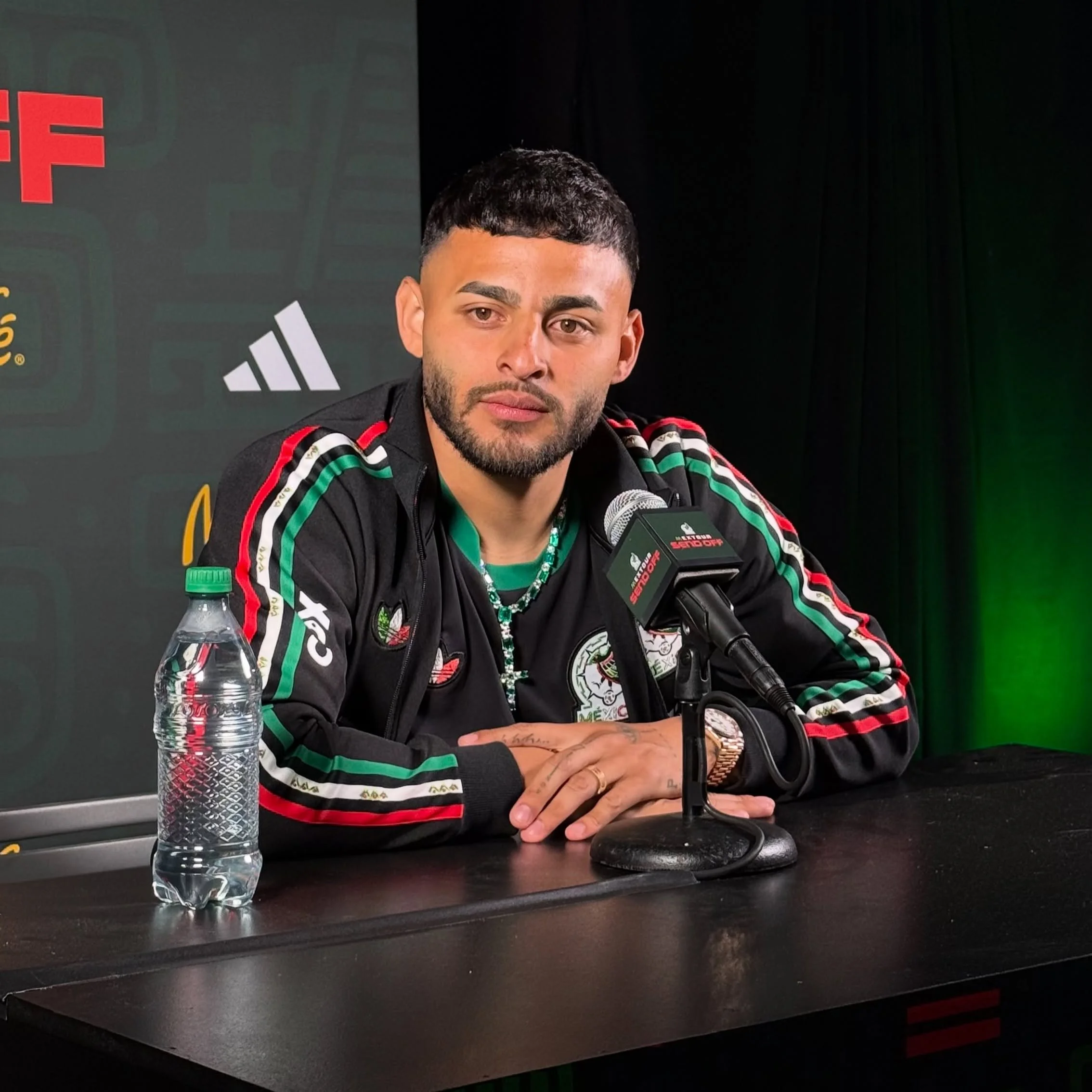 Selecci&oacute;n Nacional de M&eacute;xico en el Rose Bowl Stadium, Pasadena, California D&iacute;a de los medios ⚽️🏟️📸🎤🎥 @miseleccionmx @miseleccionmx_en @rosebowlstadium 

Mexican National team at the Rose Bowl Stadium, Pasadena, California  Me
