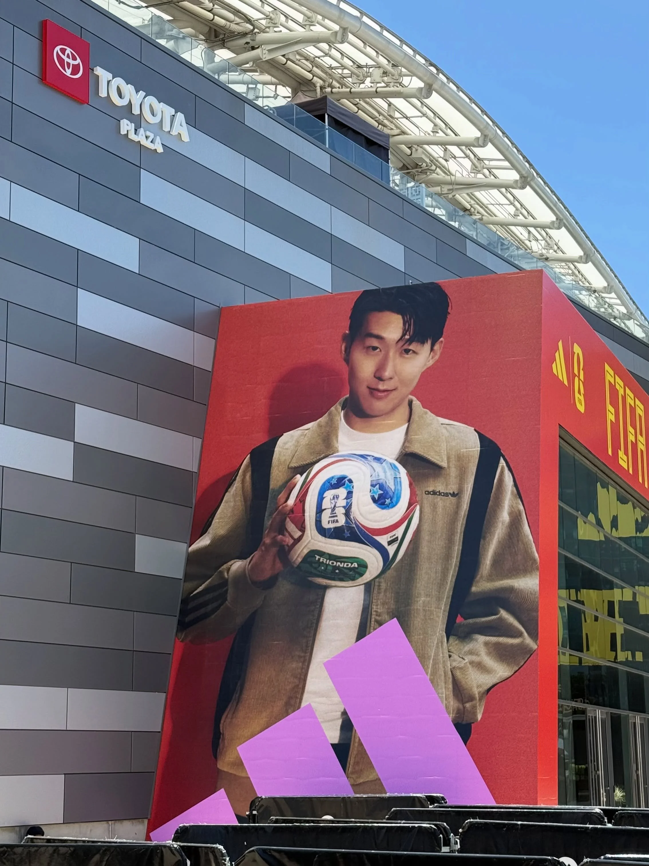 🚨⚽️ New LAFC Forward Son Heung-Min &ldquo;Sonny&rdquo; mural outside BMO Stadium ahead of the 2026 FIFA World Cup 🏟️🇰🇷 @lafc @bmostadium @mls @hm_son7 @thekfa 
#son #sonny #heungminson #lafc #korea🇰🇷 

📸 @365futbolmania