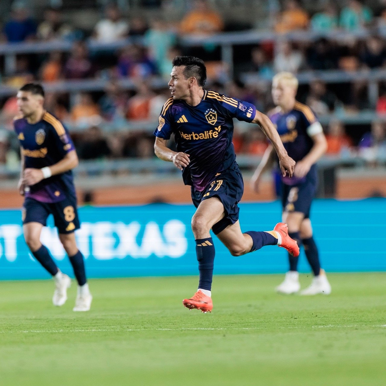 🇲🇽⚽️🏟️ Mexican national team forward Hirving "Chucky" Lozano made his LA Galaxy Debut 65&rsquo; versus Houston Dynamo FC at Shell Energy Stadium in Houston, Texas. @lagalaxy @hirvinglozano 

El delantero de la selecci&oacute;n mexicana H