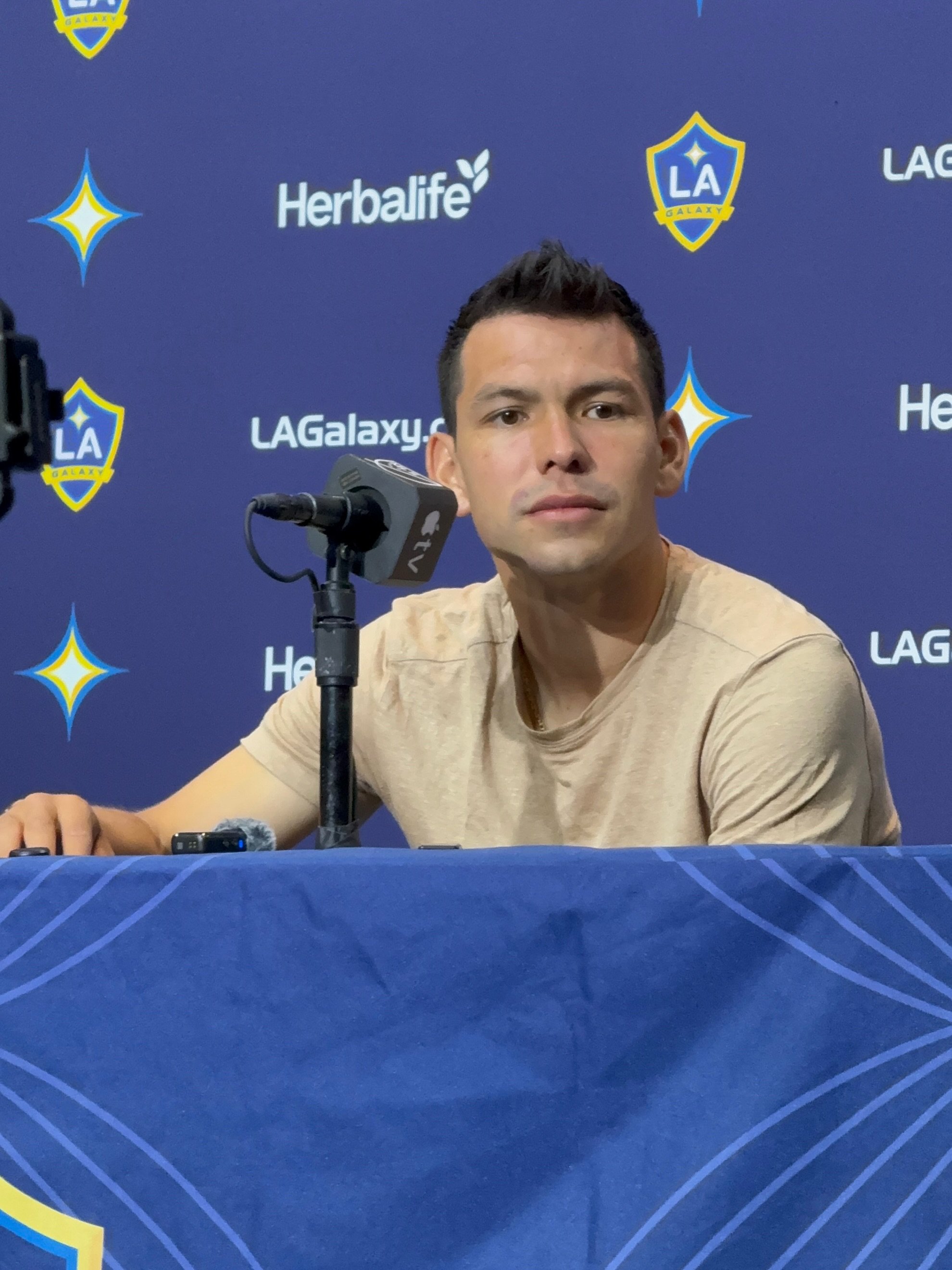 ⚽️🏟️🇲🇽 Hirving &ldquo;Chucky&rdquo; Lozano first 
Post Game Press Conference after 1-0 Win against San Jose and being in the Starting XI @hirvinglozano @lagalaxy @mls 

Hirving &ldquo;Chucky&rdquo; 
Lozano en su primer conferencia de prensa poster