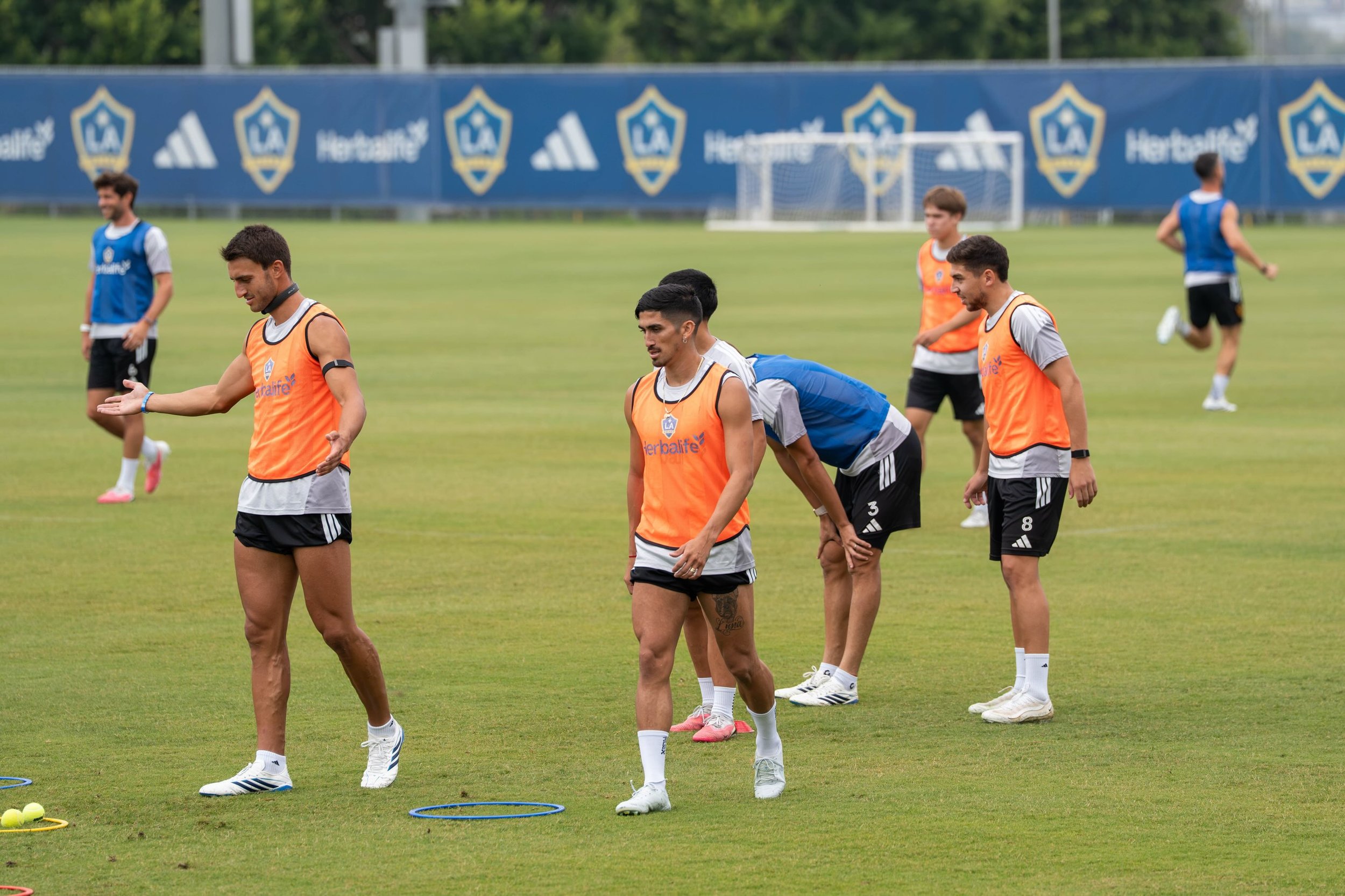 LA Galaxy training ahead of Colorado Rapids ⚽️🏟️ @lagalaxy @mls @mlses #lagalaxy #mls #futbol

📸: @365futbolmania &amp; @photoby.tiff