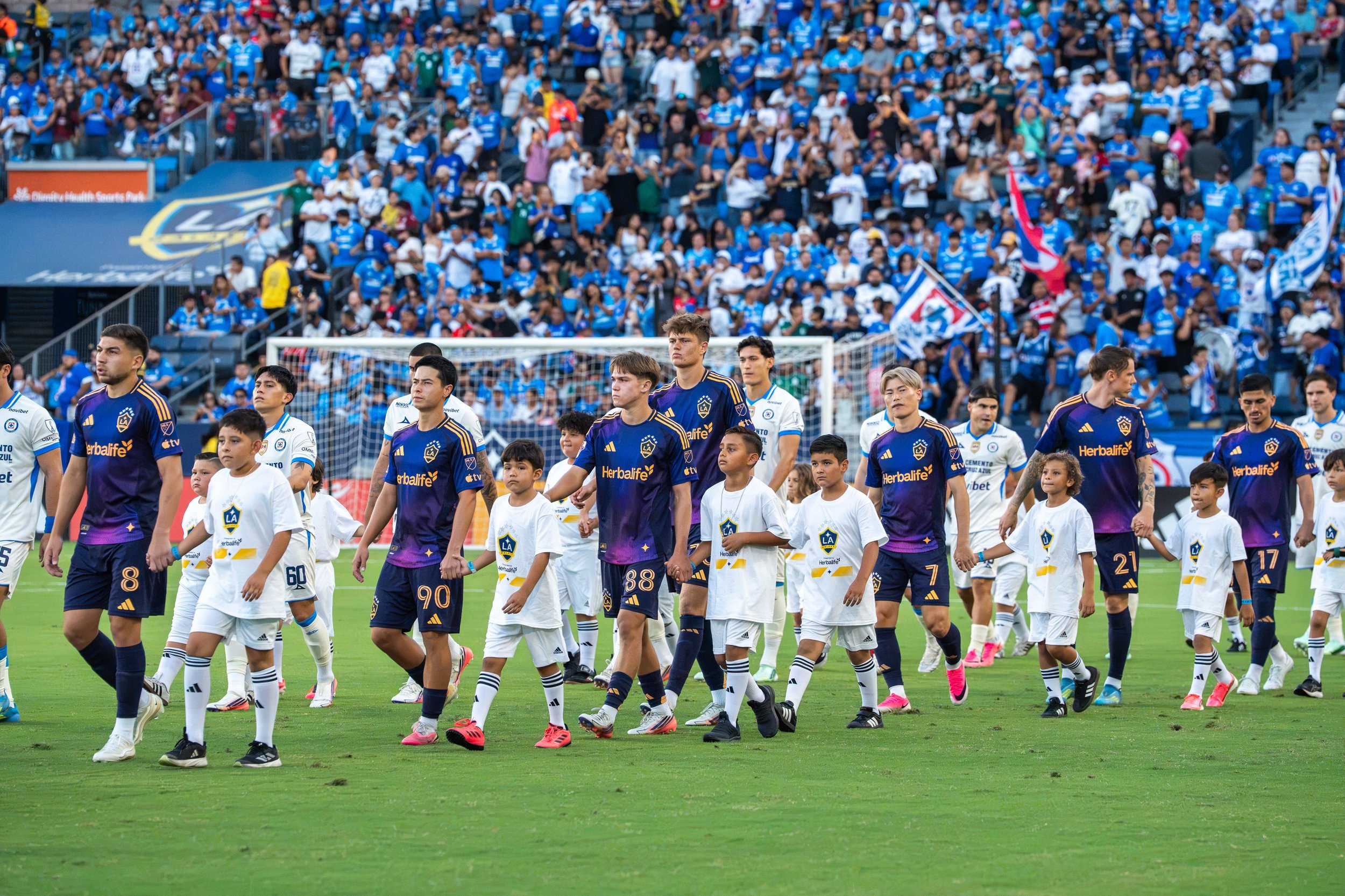 The LA Galaxy return to action following international break. During the break, the LA Galaxy hosted a club friendly versus LIGA MX side Cruz Azul that ended in a 2-1 defeat. LA Galaxy look to finish the season strong with a playoff push following th