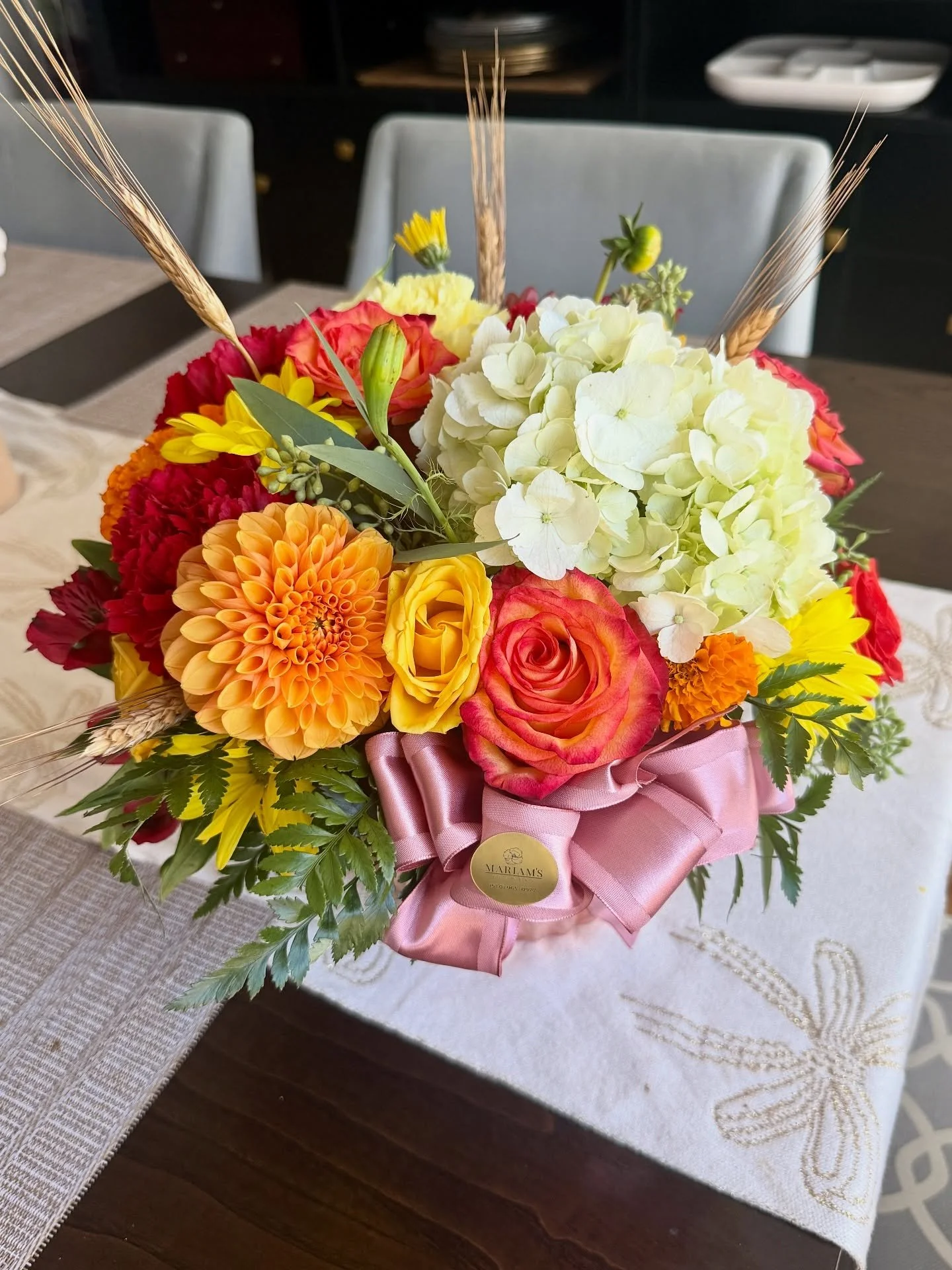 I just received the most beautiful birthday flower arrangement from my mom and her fianc&eacute; curtesy of @mariamsflowersdelivery.  I&rsquo;m so impressed by the arrangement, haven&rsquo;t seen anything this gorgeous in a long time.  Will most defi