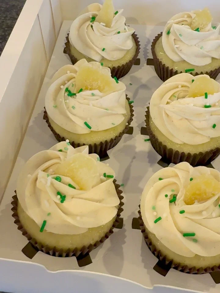 Game night at @copper_mug_elsobrante did not disappoint! 🍹🍛🥘🍟🧁
Great drinks, delicious Indian and bar bites, and I even whipped up a Moscow Mule&ndash;inspired cupcake just for the fun of it. 🧁✨