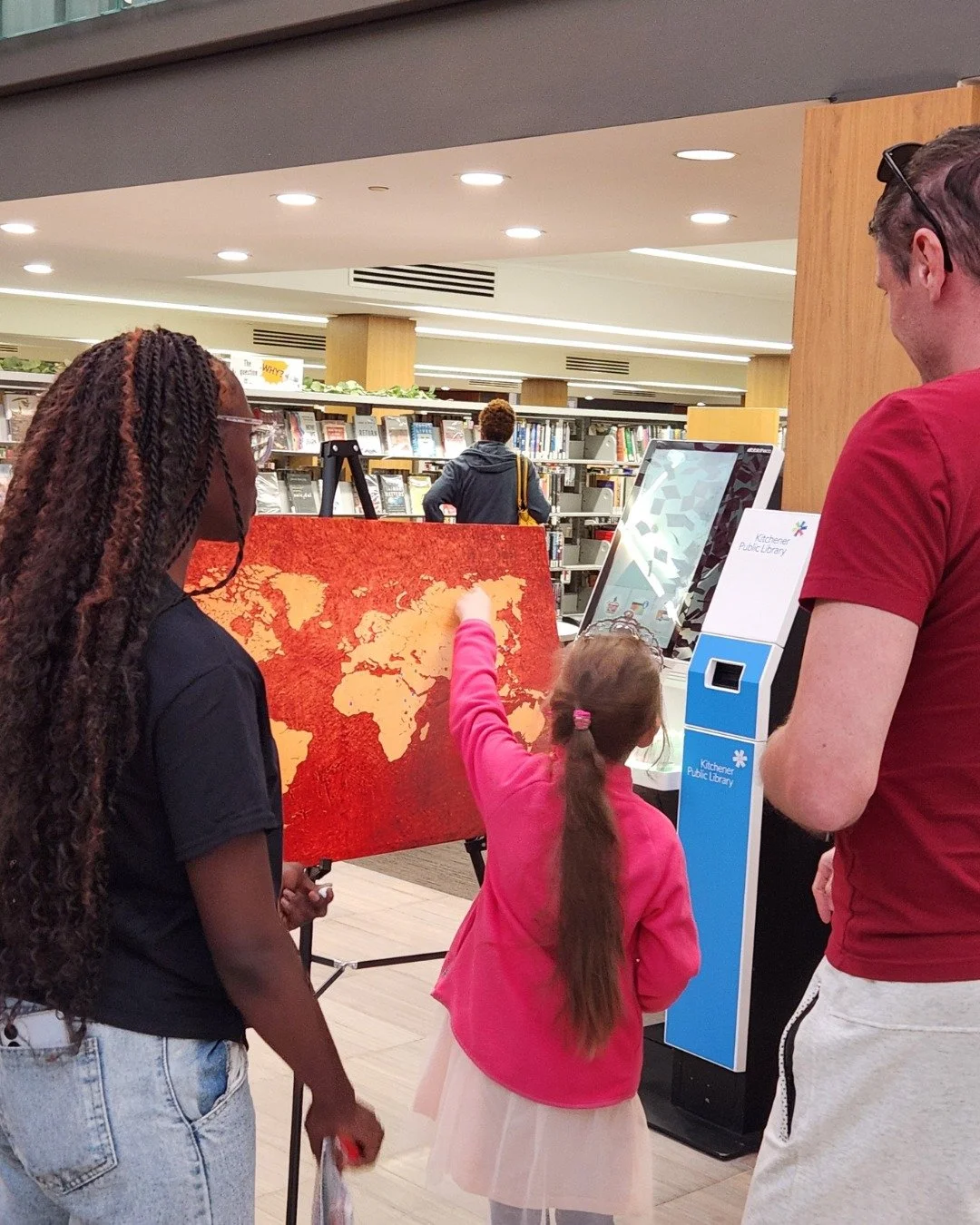 This Wednesday, we celebrated Newcomer Info Night with a special focus on children and youth as part of #WelcomingWeek2025! ✨
A huge shoutout to our amazing youth leaders from the Let’s Talk program for hosting such fun and engaging activities