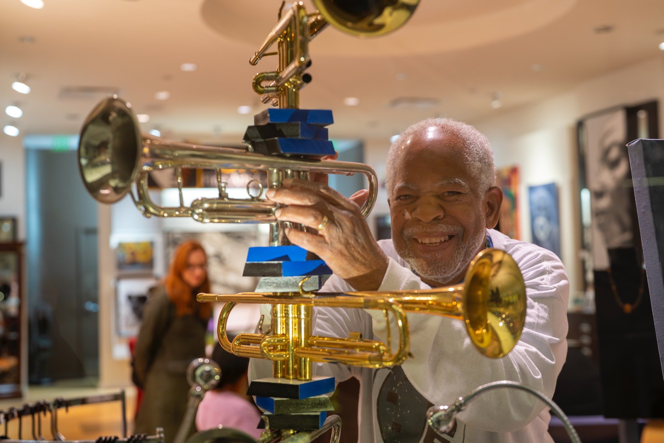 Live painting and more, at Onyx Gallery during the October art walk. Photos b y the fabulous @films.about.artists 🙏 #seattleartists #artgallery #artexhibition #artcollective #downtownseattle #community #downtownseattle