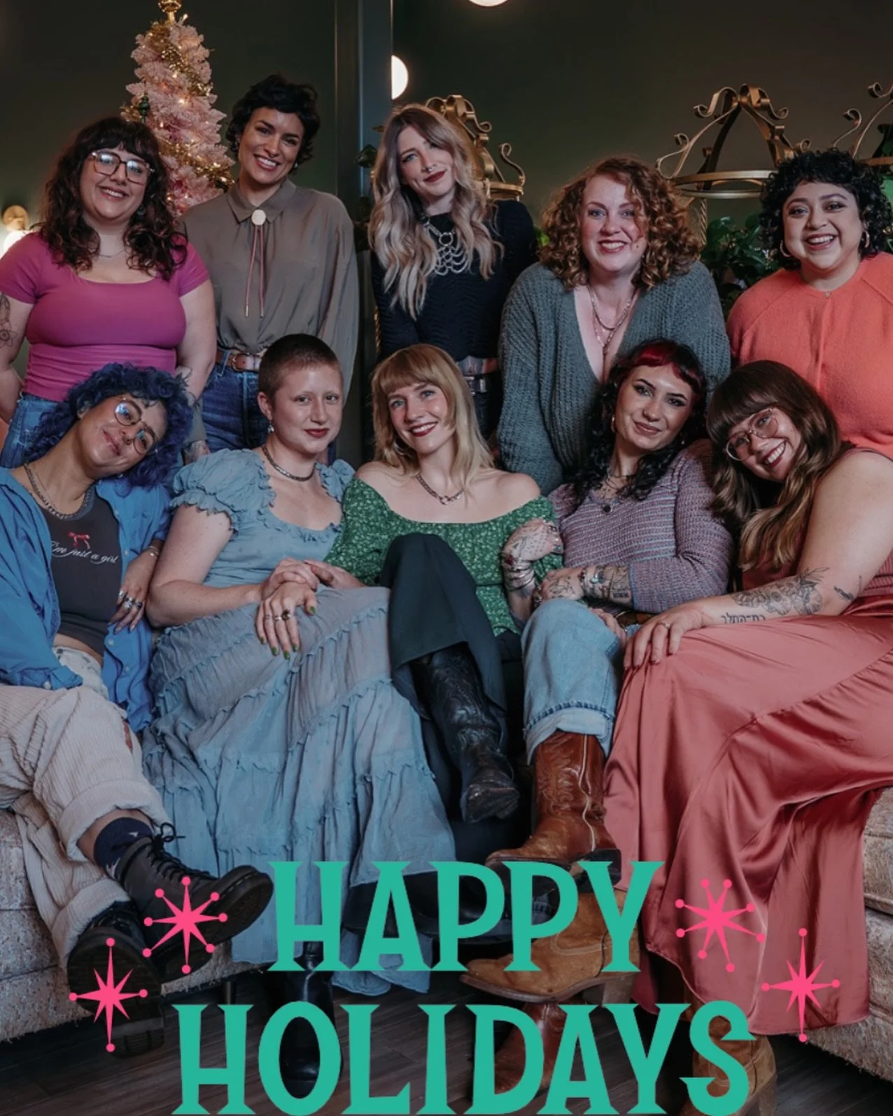 🎄Happy holidays from the Dream Team ✨

📷: @lindseyjune.photofilm