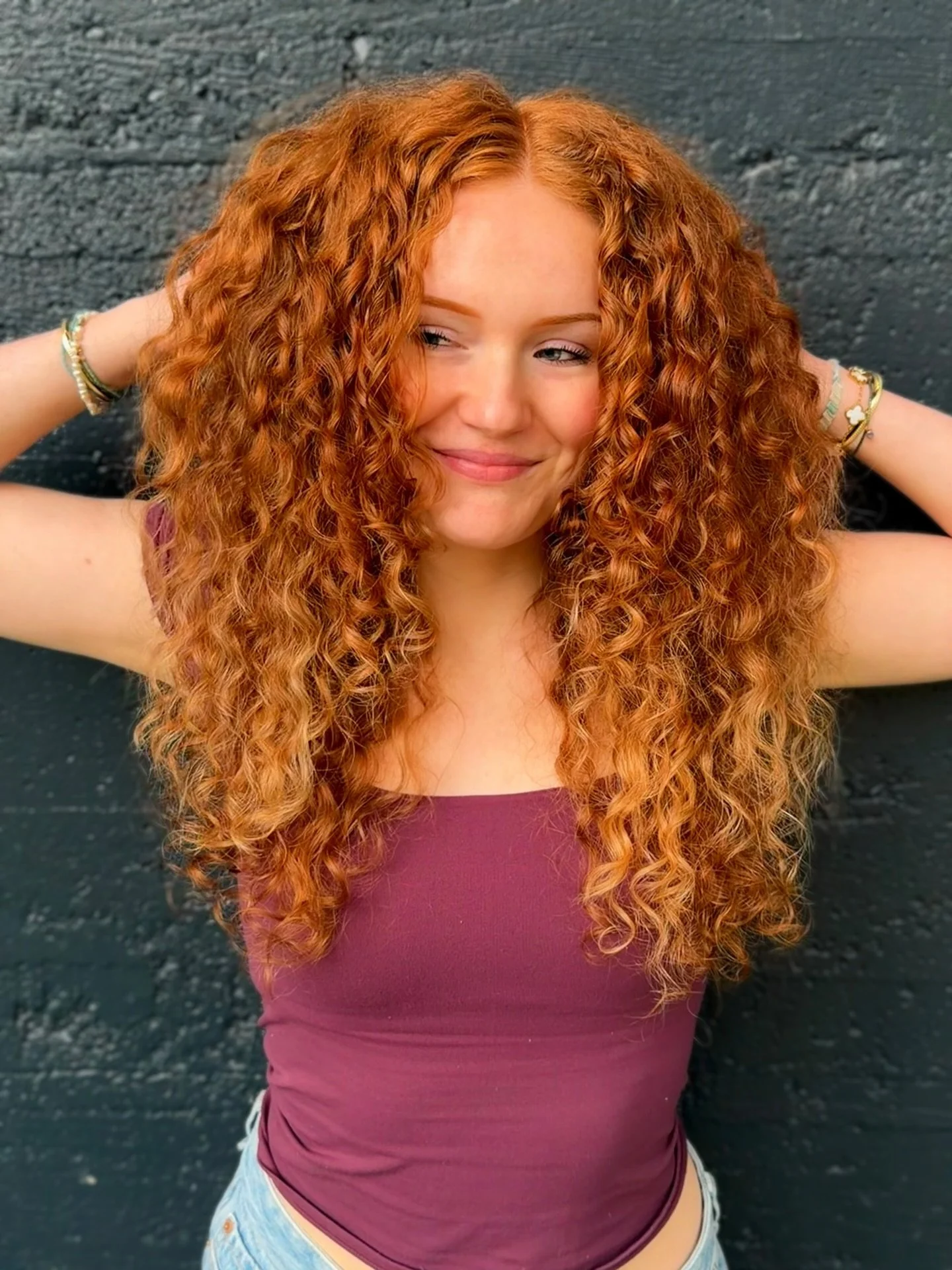 ❤️ We were all dying over these curls yesterday ❤️

The color, the length, the volume, the CURL 💥 

Thank you @rylee.martell for sharing your gorgeous hair with us! 

@innersenseorganicbeauty is our favorite line for curls&hellip;we cleansed her wit