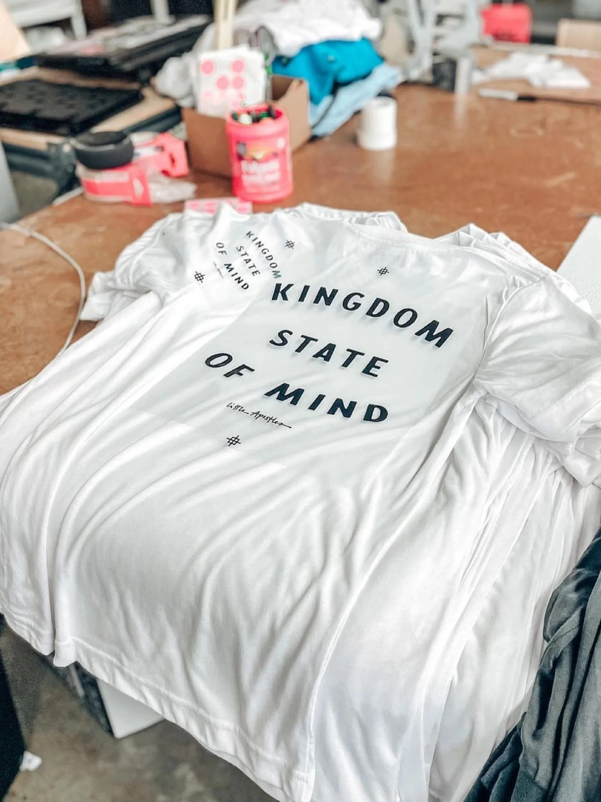 Custom website design. Chic and unique website design. Create your dream website with Kissthesky co owner Maggie Maeve. Local graphic designer including websites, logos and brand identity. Bring your vision to life.  Help branding your small business