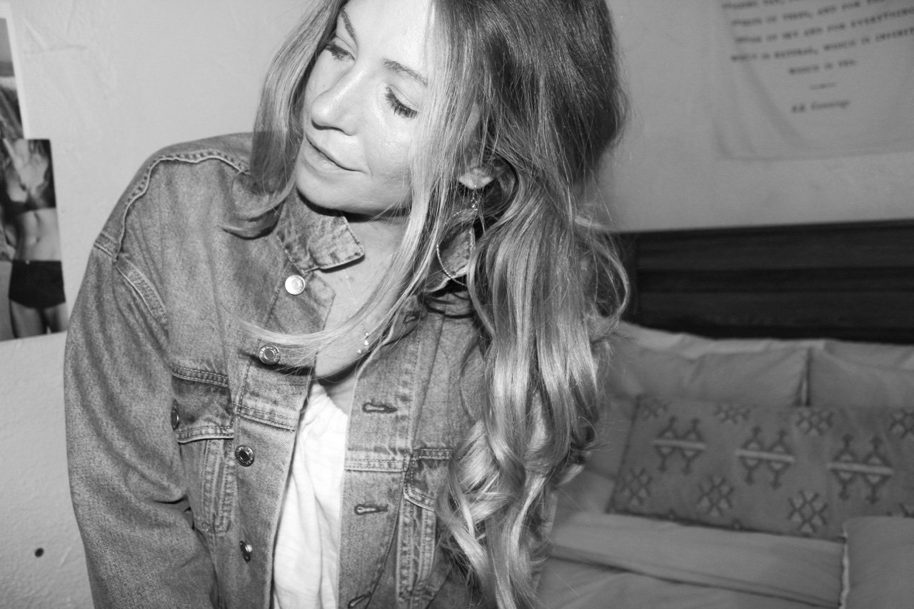 Custom website design. Chic and unique website design. Create your dream website with Kissthesky co owner Maggie Maeve. Local graphic designer including websites, logos and brand identity. Bring your vision to life.  Help branding your small business