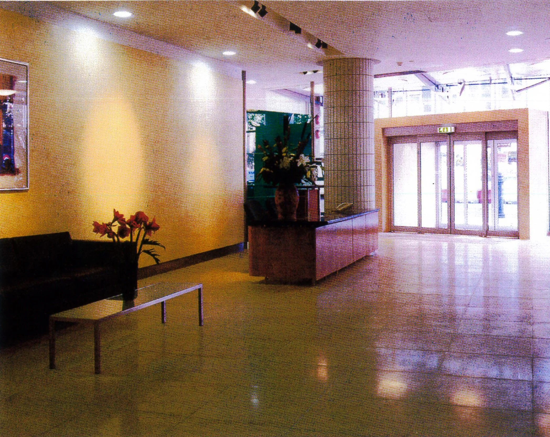 foyer.jpg