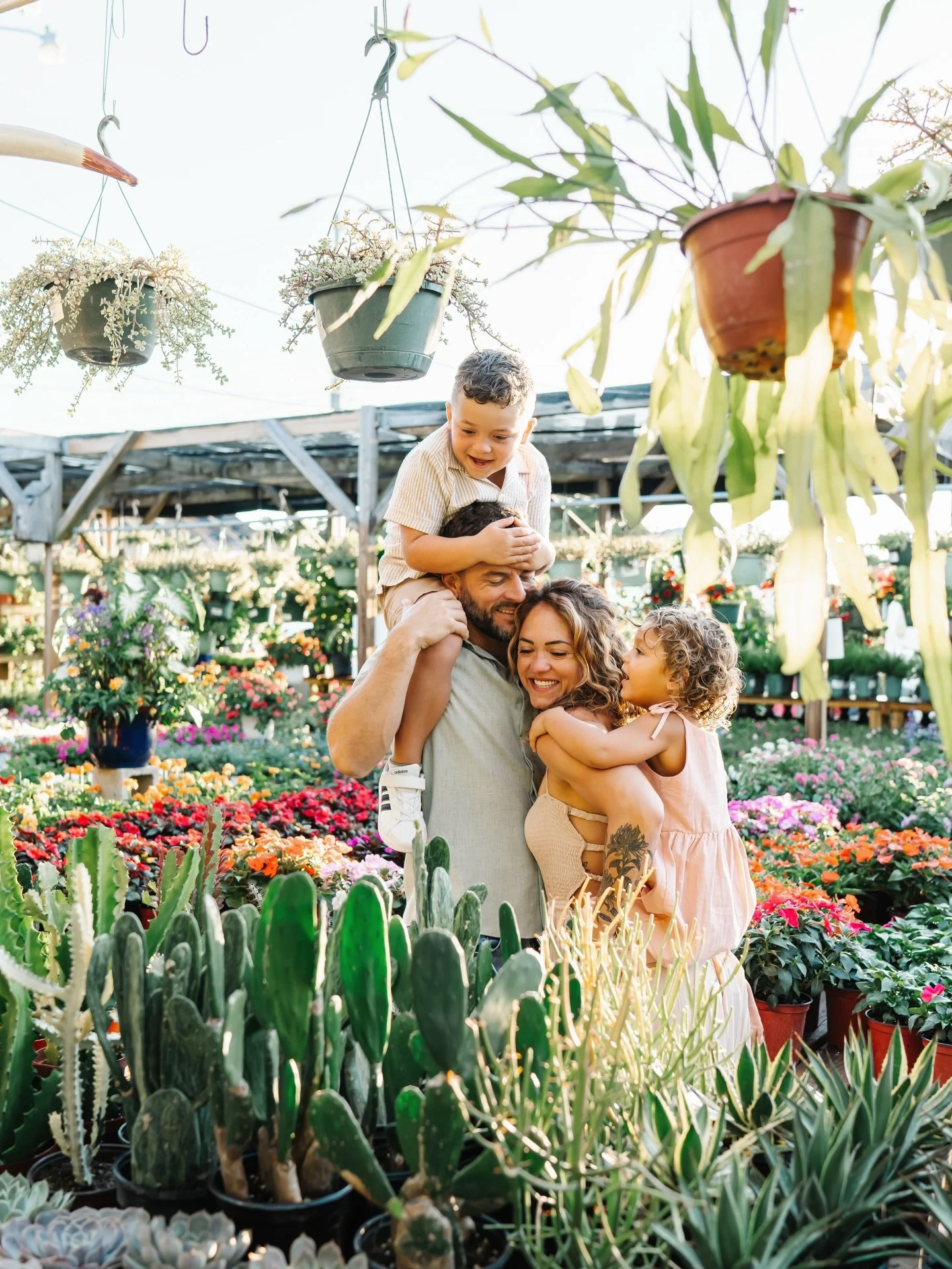 Let&rsquo;s talk location! 

Choosing the right spot for your family photos is so important&mdash;your backdrop should reflect YOU. When I chatted with Karamy about her family session, she mentioned their love for plants. A nursery at sunrise? Say le