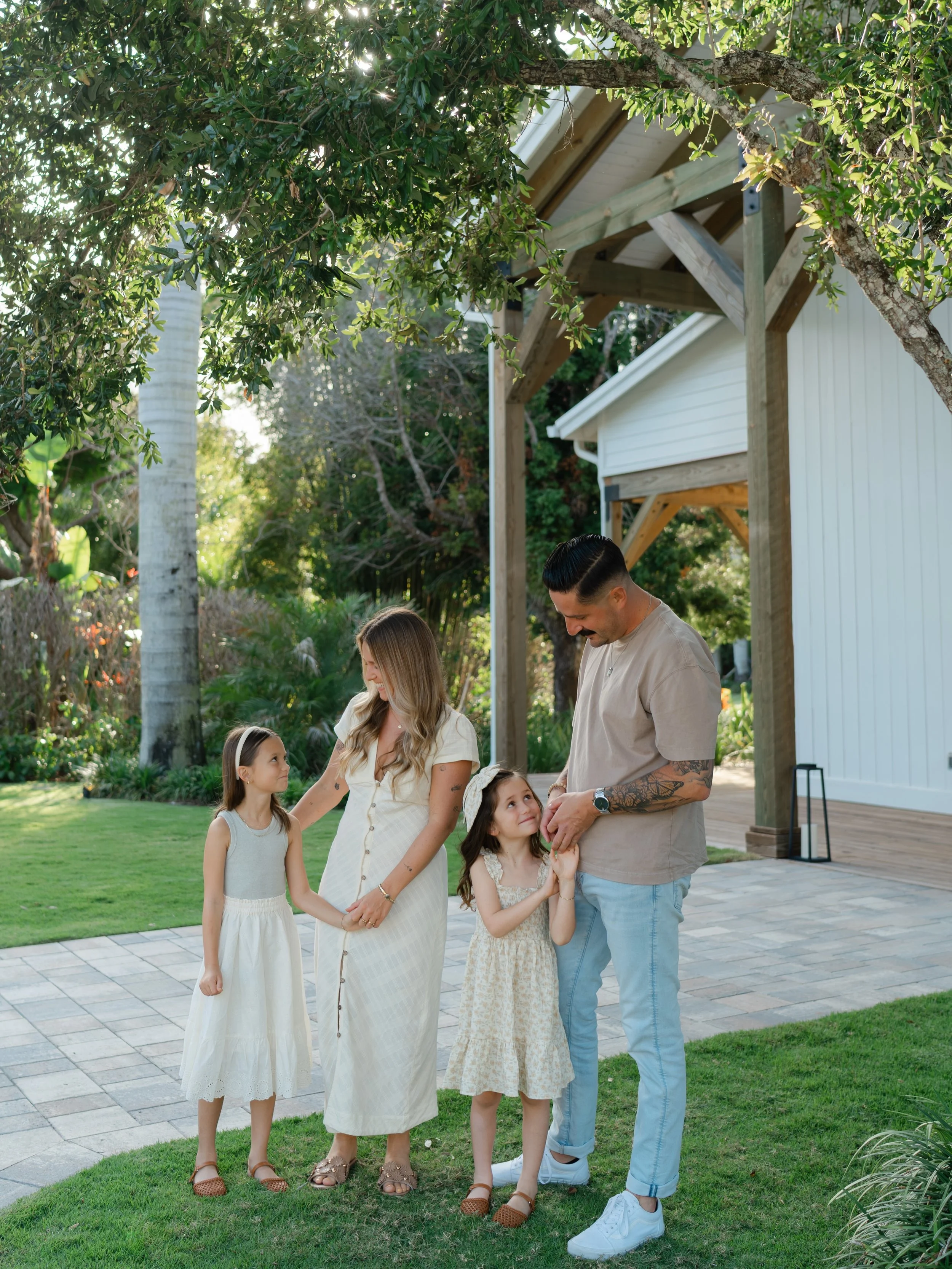 The kind of magic that happens when you stop posing and just start playing! 

There&rsquo;s nothing better than a sunset filled with big belly laughs, warm hugs, and the chaotic beauty of just being together. These are the moments you want to look ba