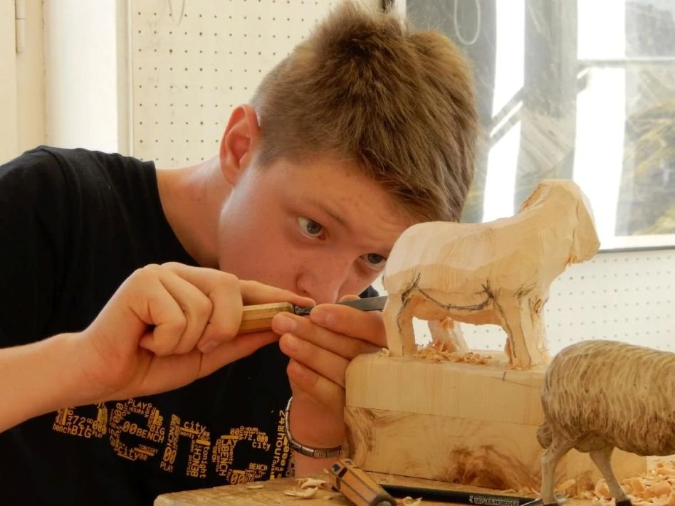 kids-woodcarving-workshop-austria-boy.jpg