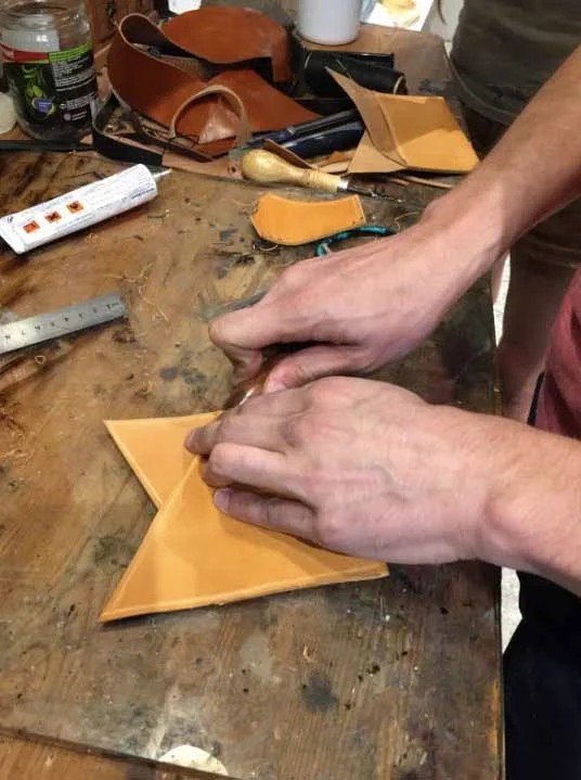 learn-leatherworking-barcelona.jpg