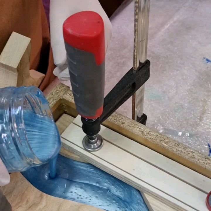pouring-epoxy-resin-on-wood.jpg
