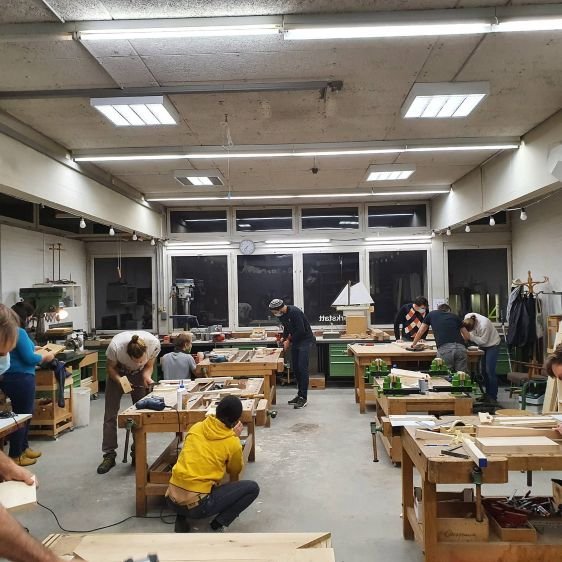 woodworking-workshop-hands-on-group (Thumbnail).jpg