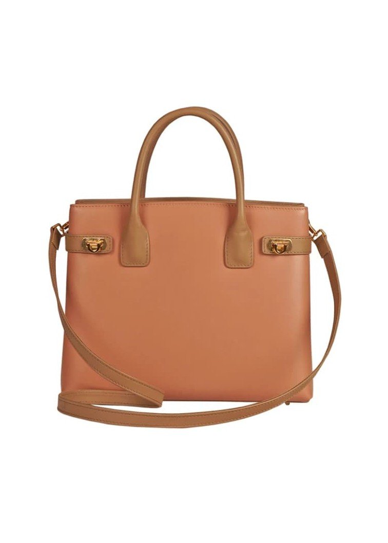 Tan leather handbag that can be created in the leather handbag course in Florence offered by Concentric Travel.