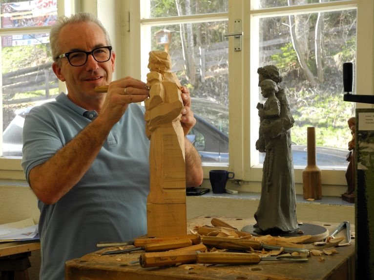 hands-on-wood-carving-course-small-group-instruction.JPG