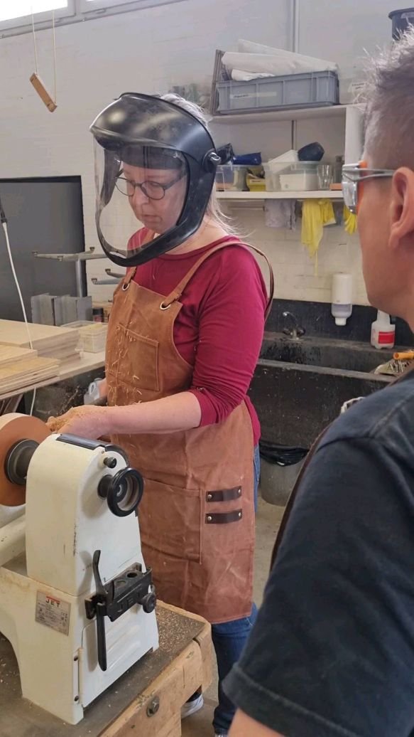 student-using-lathe-woodturning-course.jpg