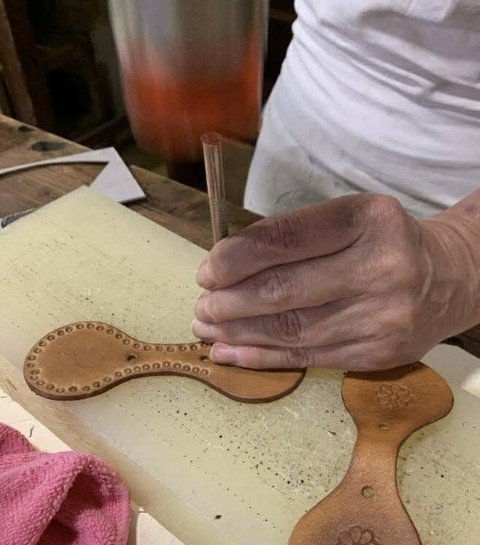 hands-on-leatherwork-student-crafting-in-studio (Small).jpg
