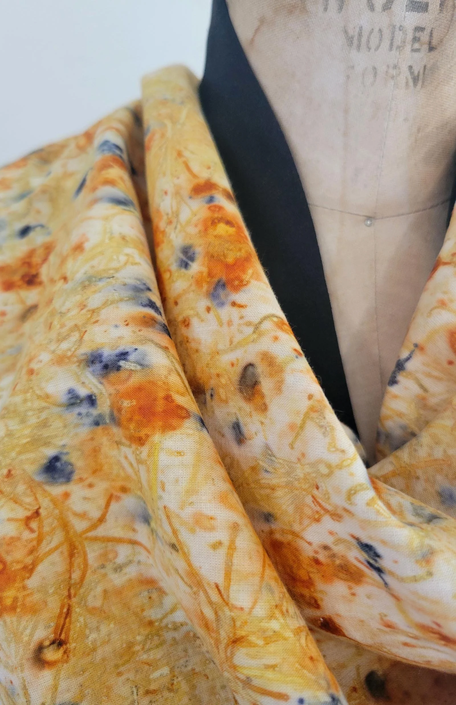 Coreopsis and pin cushion flower bandana (detail 2)