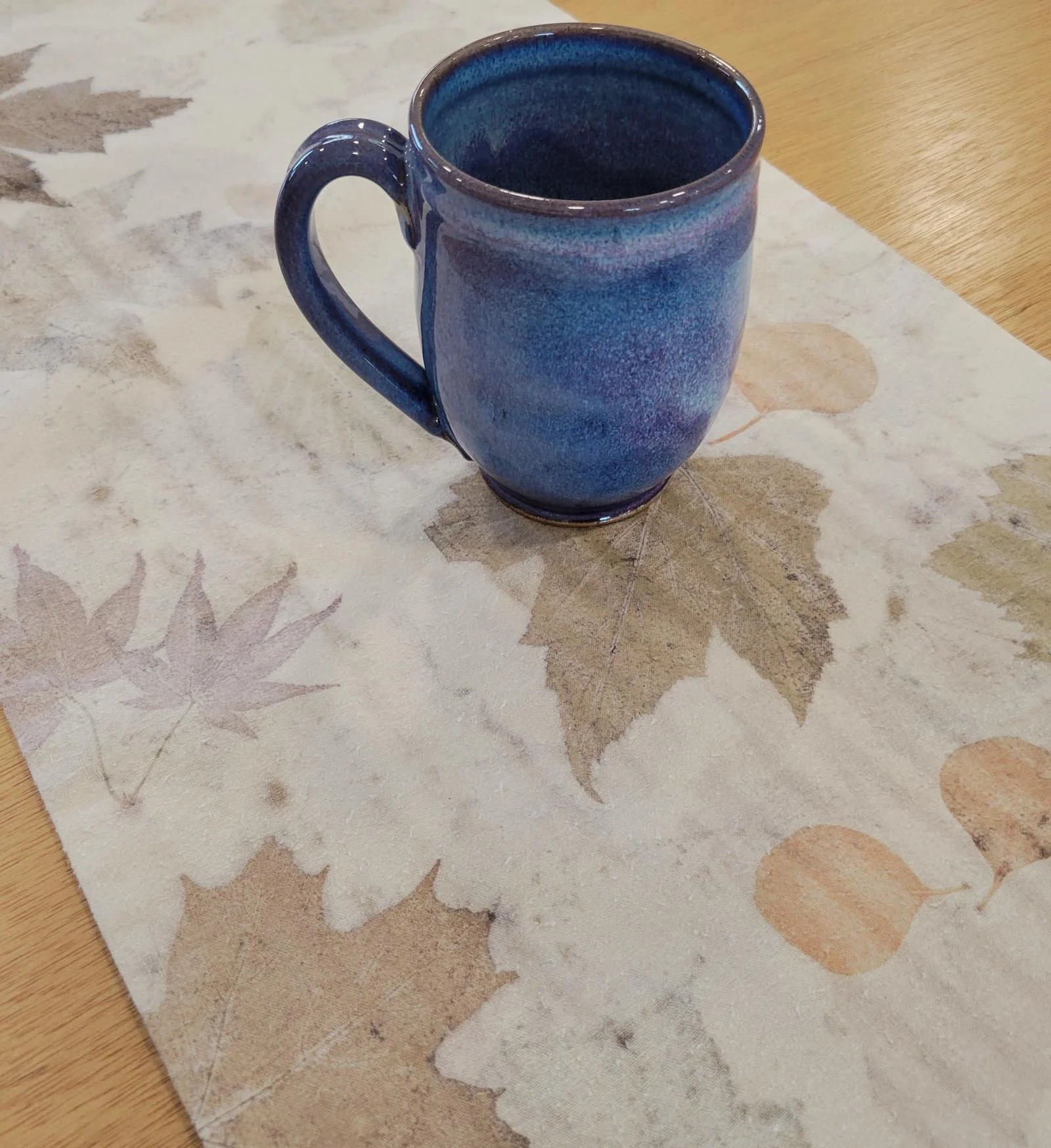Table runner with large maple leaves
