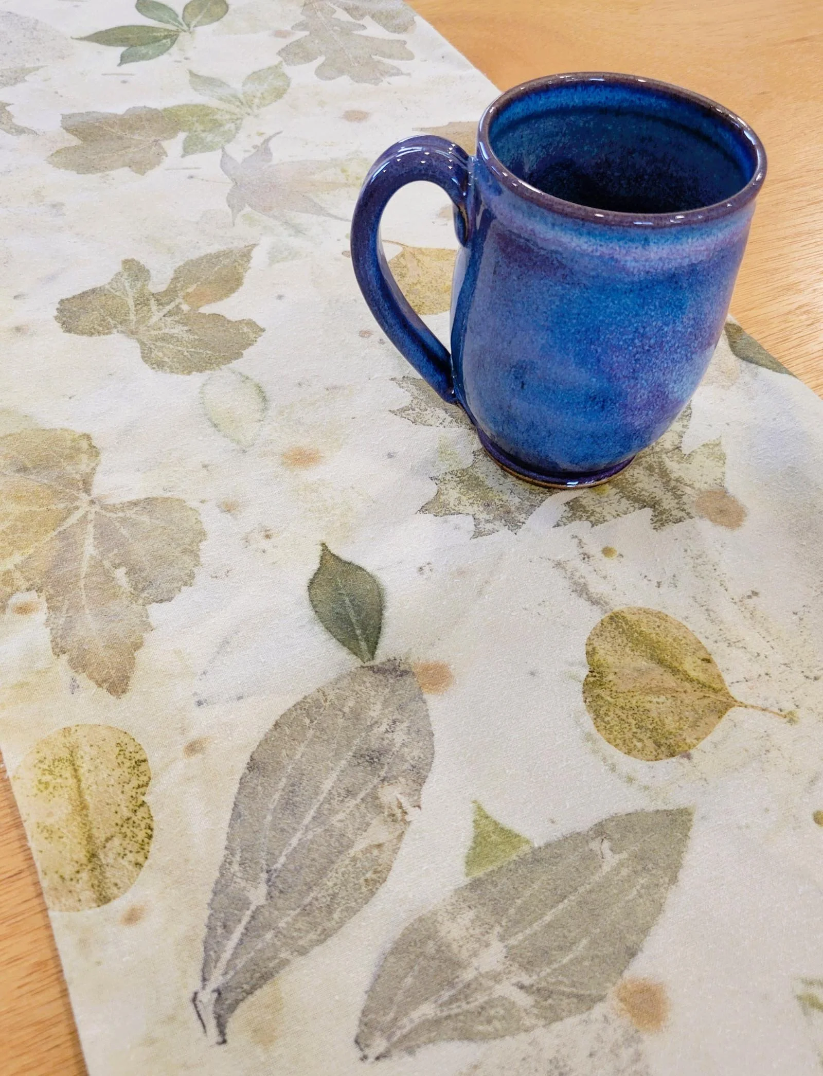 Table runner with leaves and orange spots